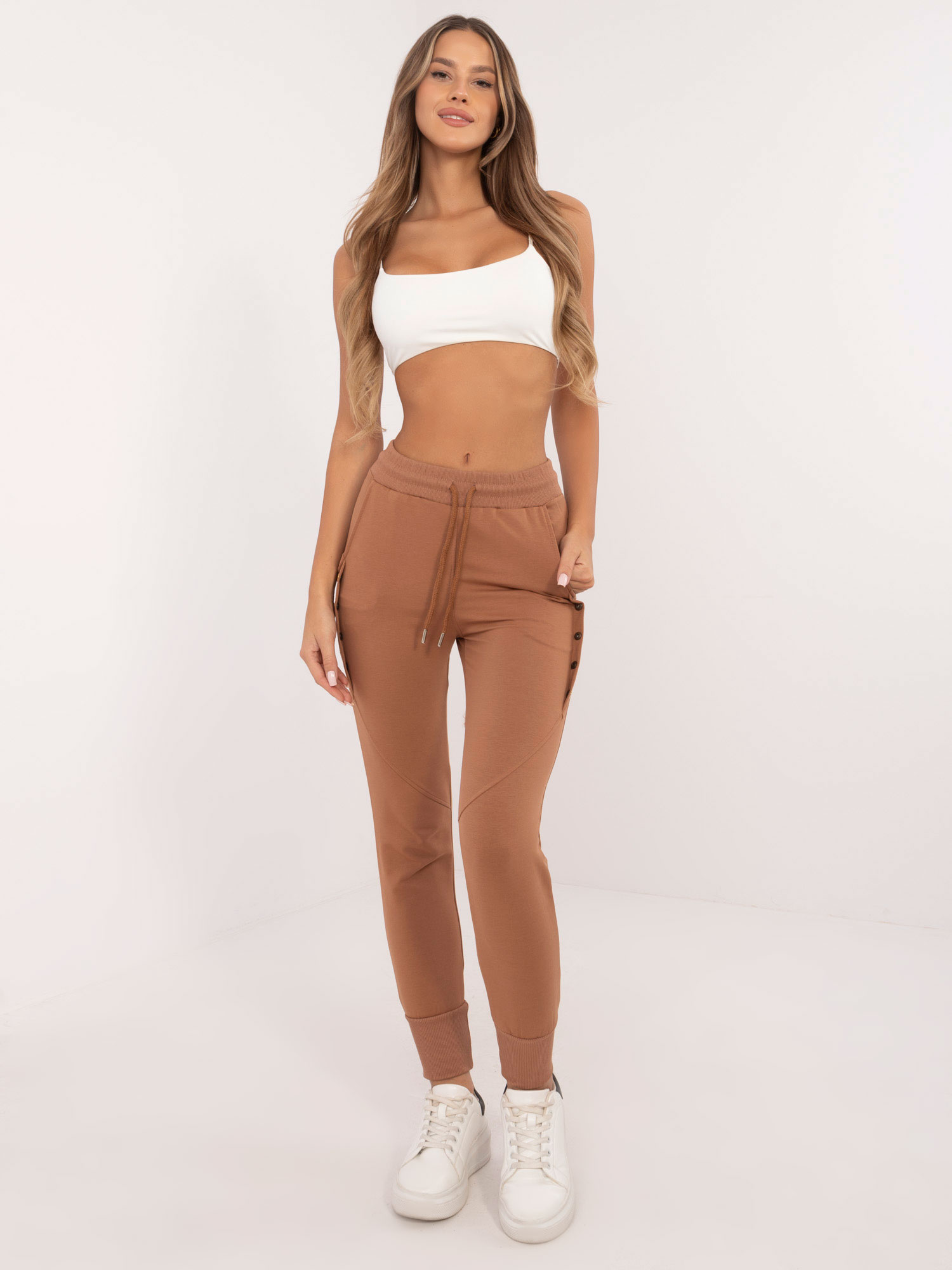 Svetlohnedé dámske tepláky s ozdobnými cvočkami CLM-DR-0128.05P-light brown Veľkosť: XL