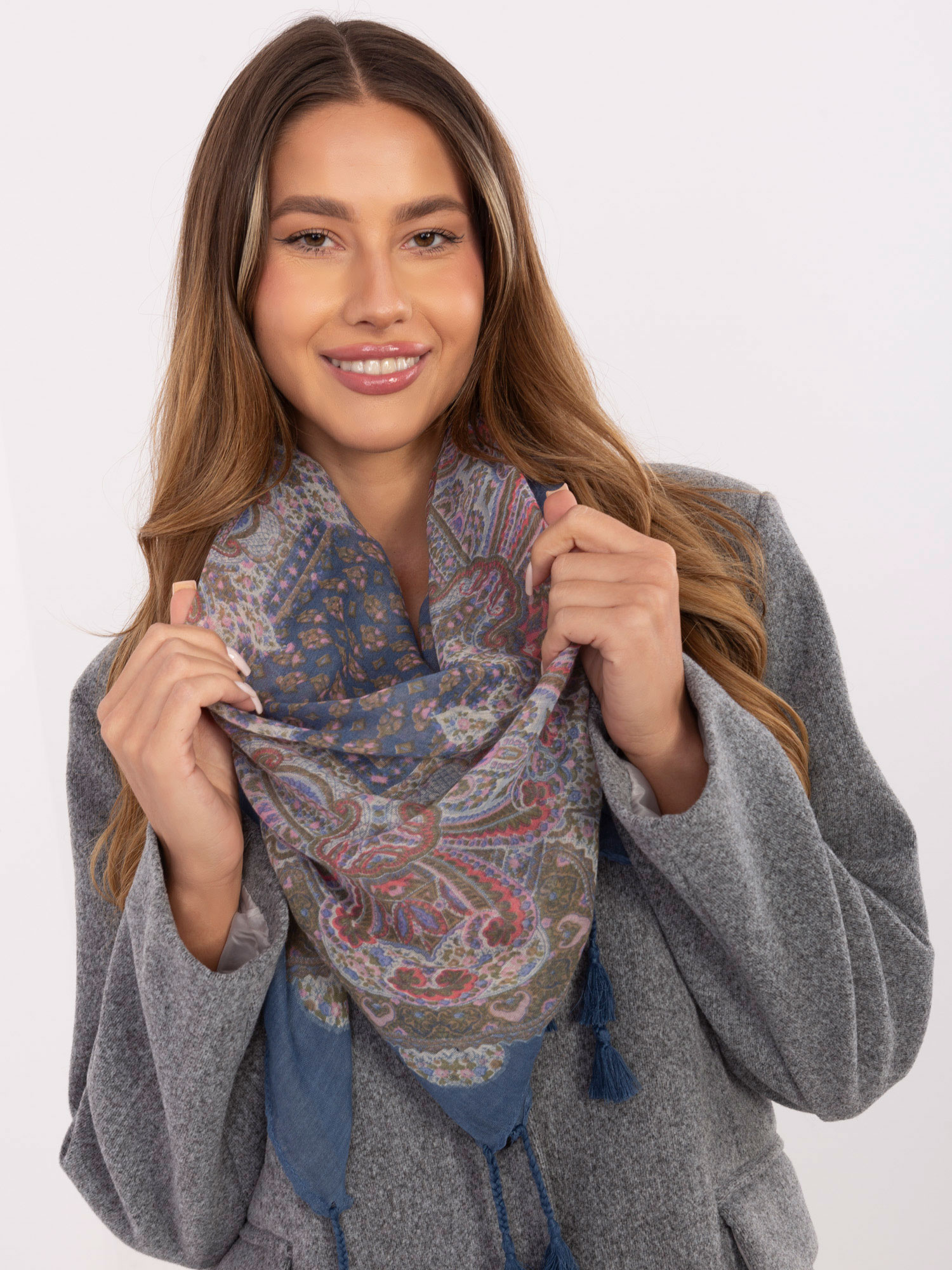 Modrá dámska šatka so strapcami AT-CH-ENEC-72.31P-blue Veľkosť: ONE SIZE