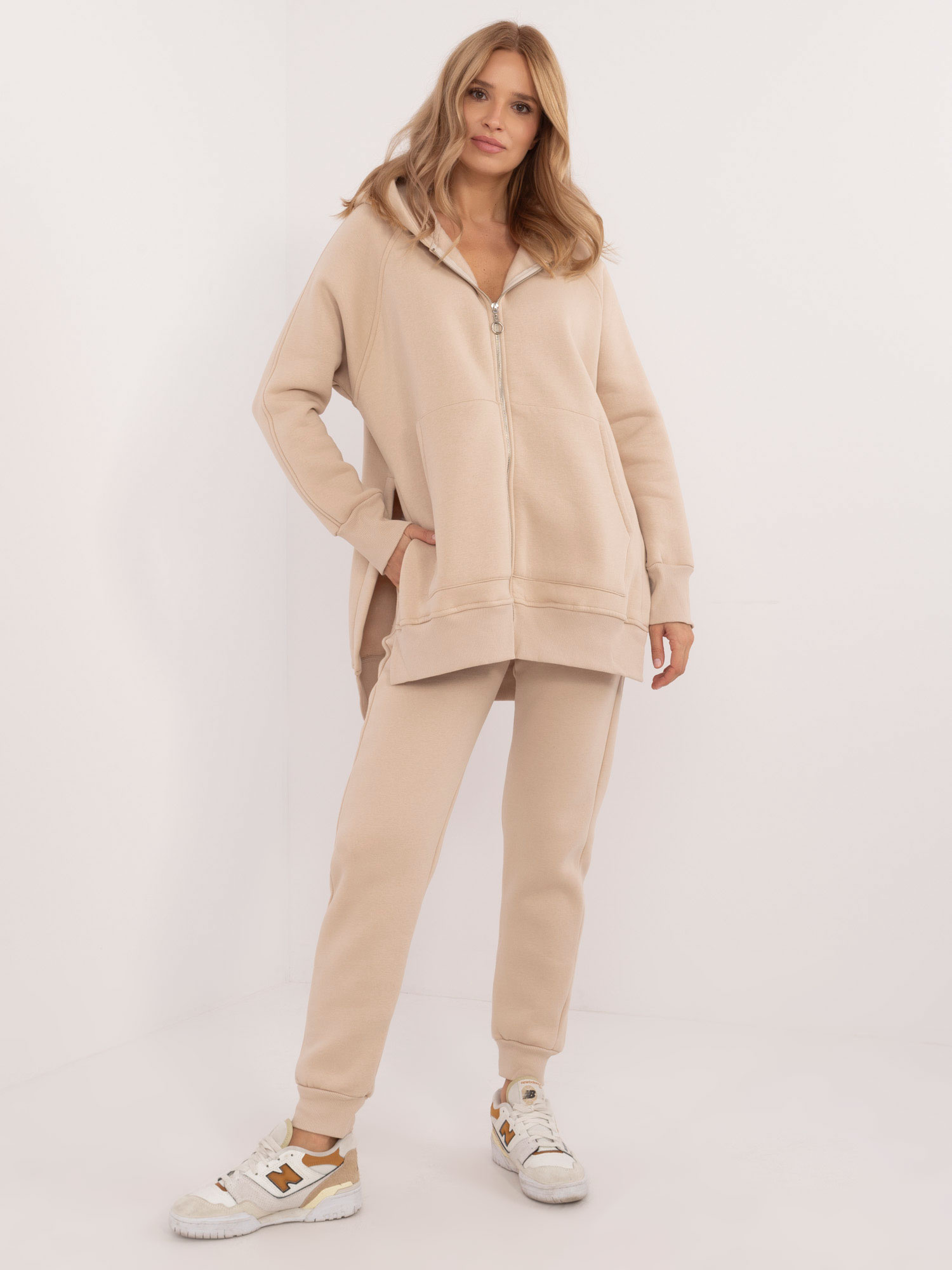 Béžová dámska hrejivá tepláková súprava s kapucňou EM-KMPL-863.20-beige Veľkosť: ONE SIZE