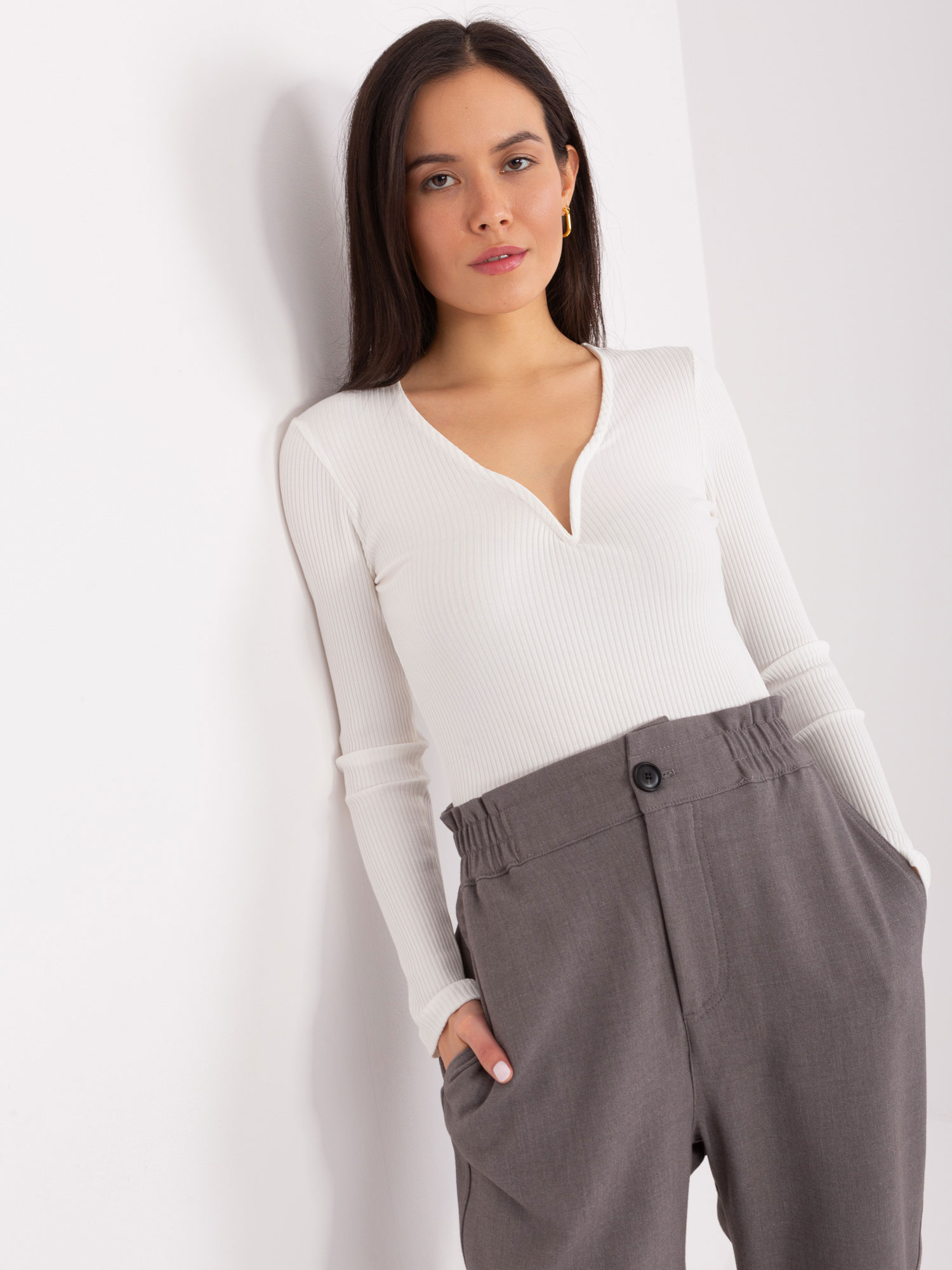 Biele rebrované tričko s výstrihom RV-BZ-9206.45P-white Veľkosť: L/XL