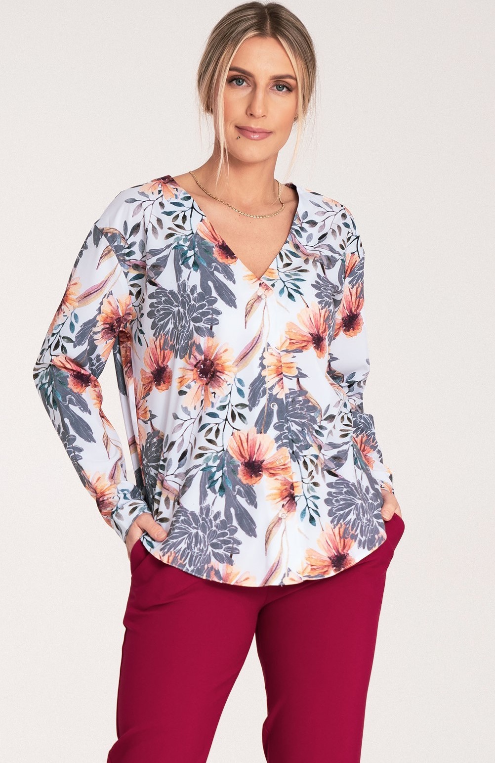 Dámska smotanová kvetovaná košeľa s dlhým rukávom M1070 Pattern 107 Veľkosť: S