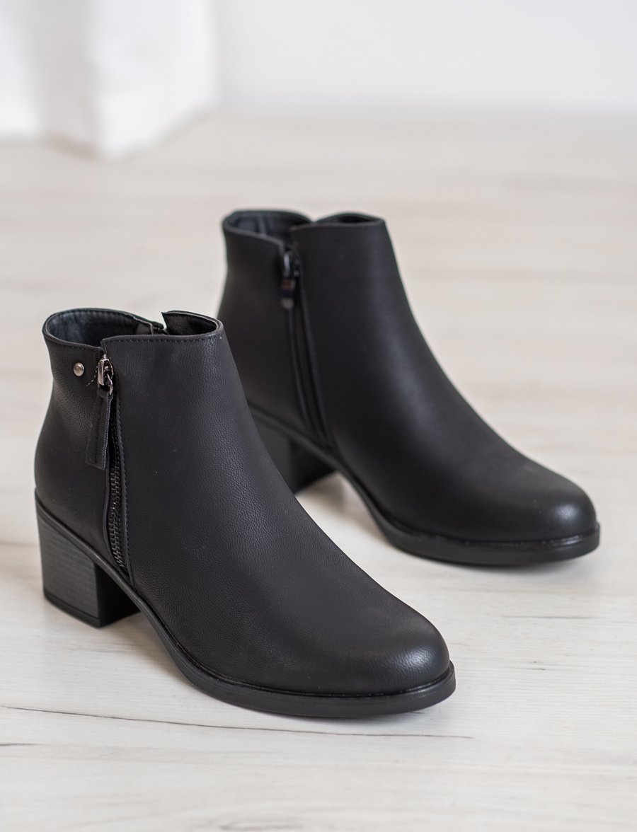 Čierne dámske členkové topánky na stĺpiku, podpätok 5,5 cm A8012/A-B Veľkosť: 39