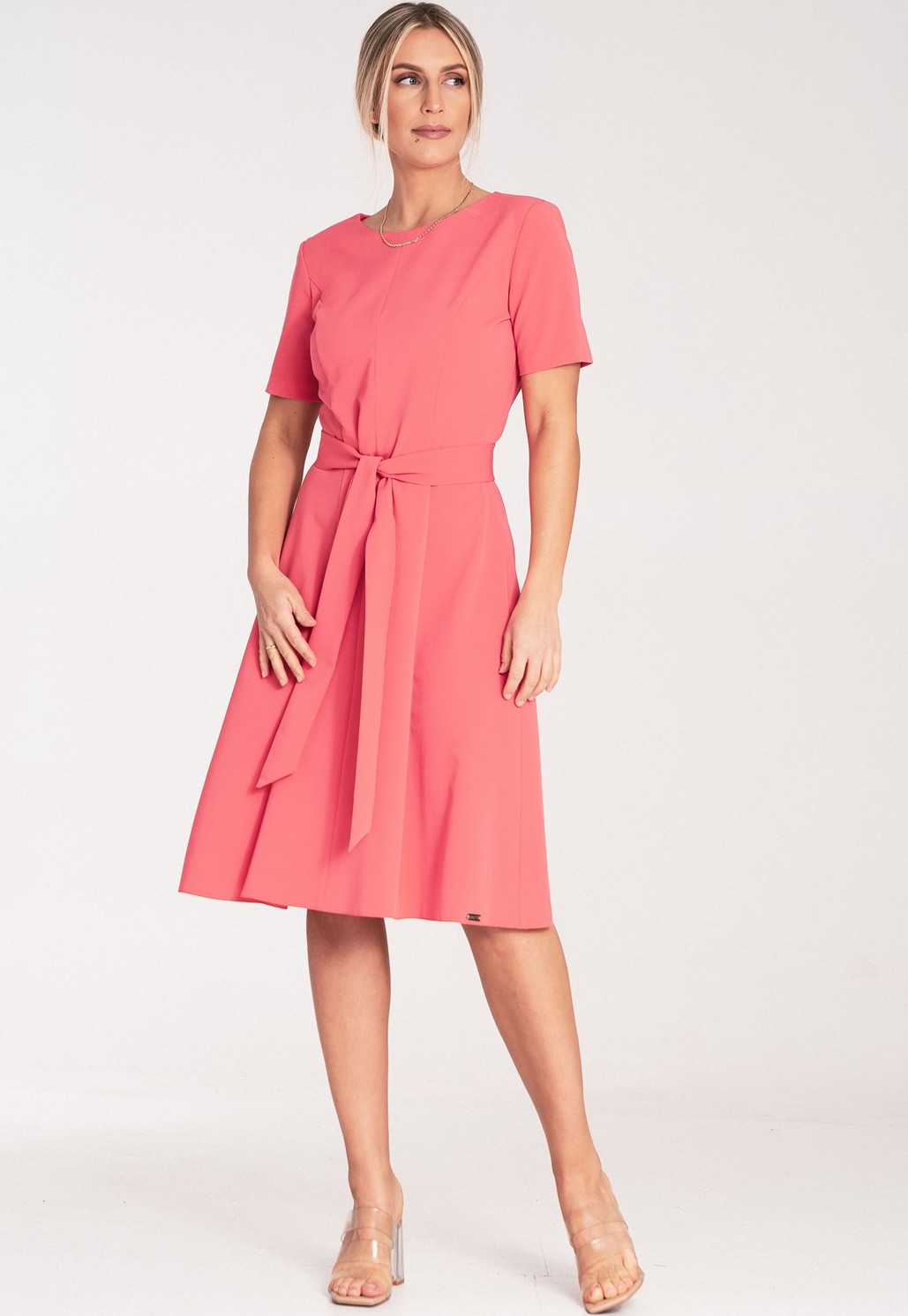 Dámske koralové midi šaty s opaskom M1069 coral Veľkosť: S