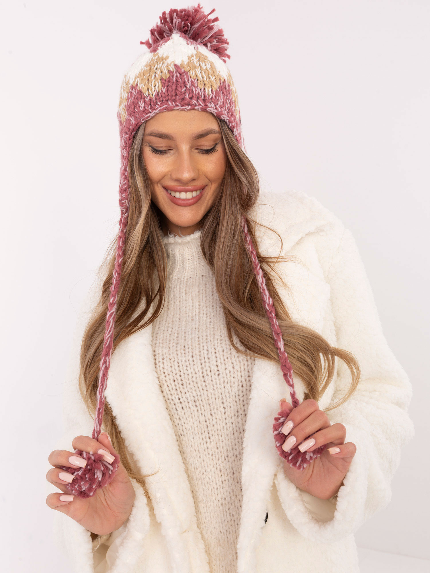 Ružová dámska pletená ušianka s brmbolcom AT-CZ-CHA9213.91-pink Veľkosť: ONE SIZE