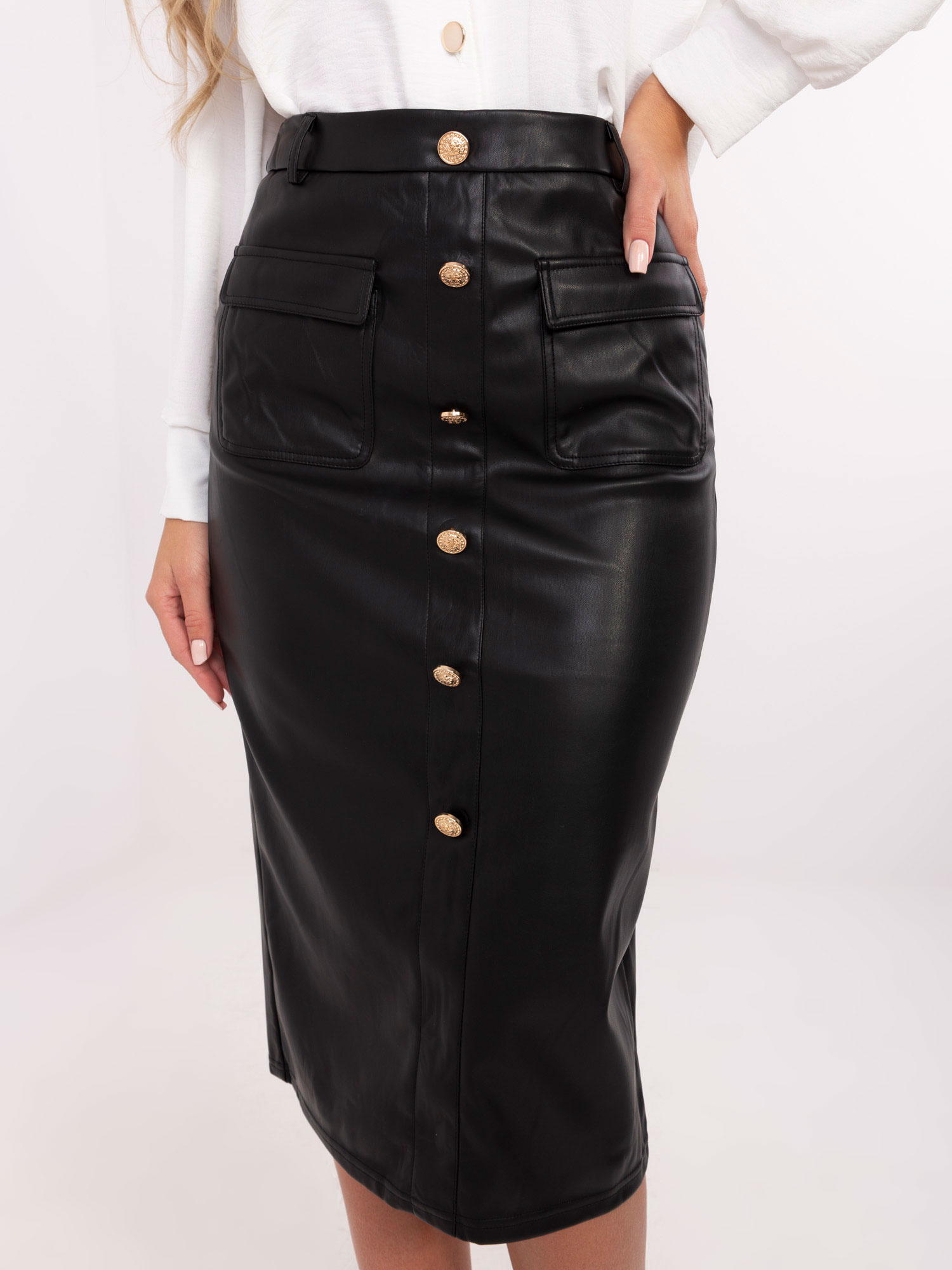 Čierna dámska koženková midi sukňa s vreckami NM-SD-TR1905.22-black Veľkosť: S