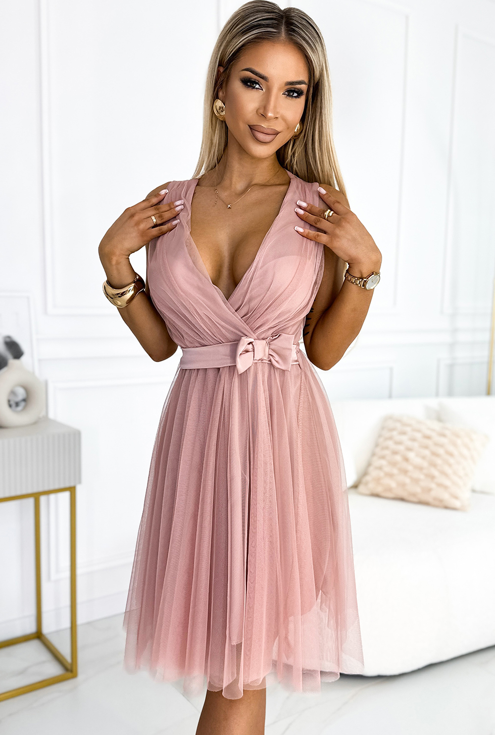 Svetloružové tylové šaty s hlbokým výstrihom 523-1 Veľkosť: ONE SIZE