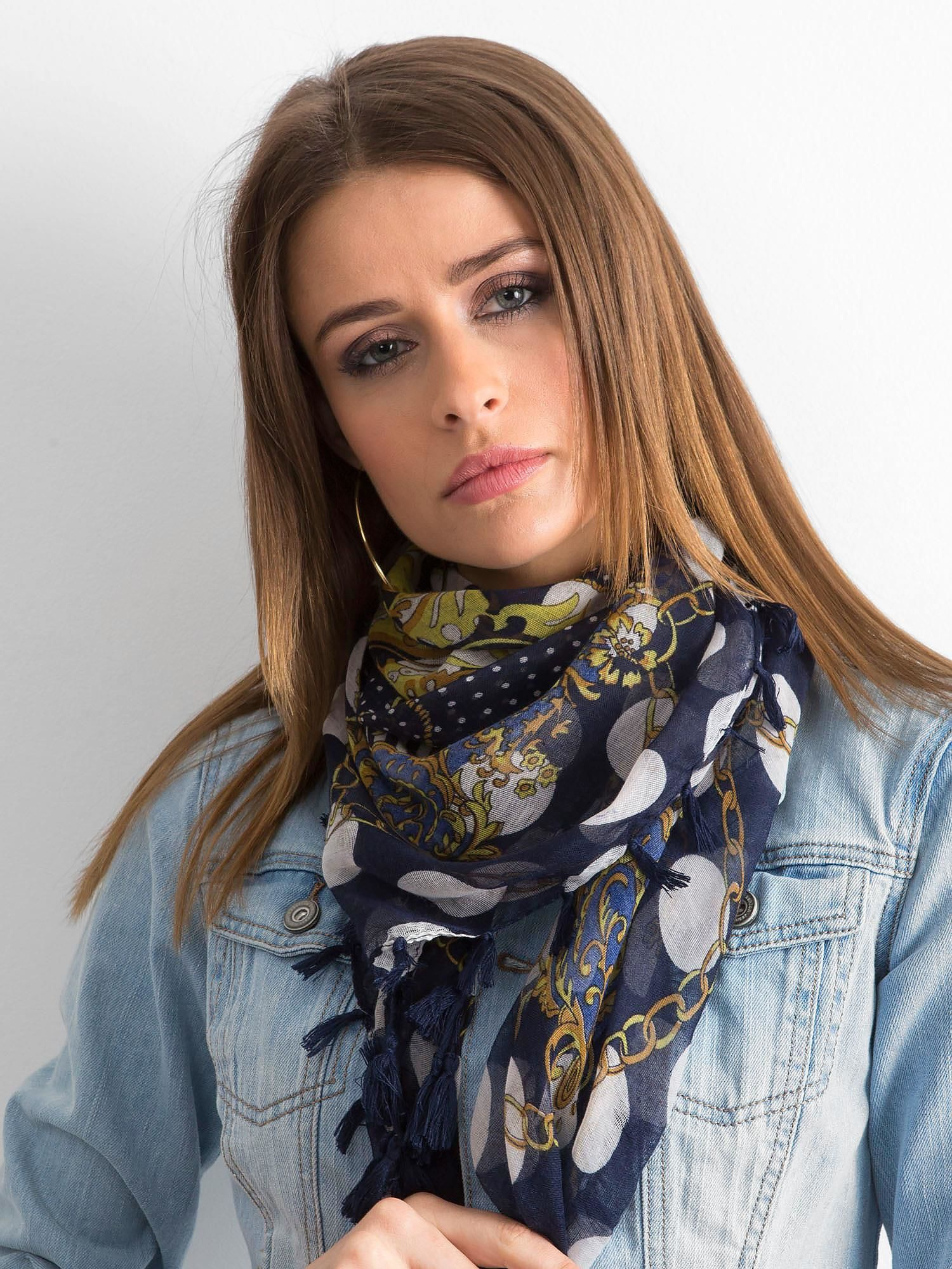 Tmavomodrá dámska šatka so vzormi AT-CH-ENEC-73.29P-dark blue Veľkosť: ONE SIZE
