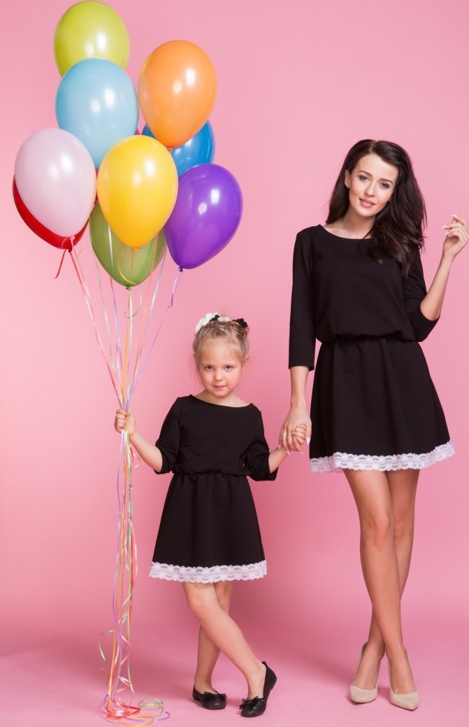 Čierne dámske šaty mama a dcéra s ozdobnou čipkou MMM1 - black Rozmiar: S