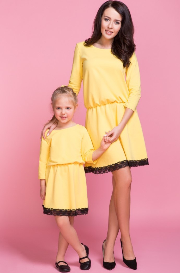 Žlté dámske šaty mama a dcéra s ozdobnou čipkou MMM1 - yellow Rozmiar: S