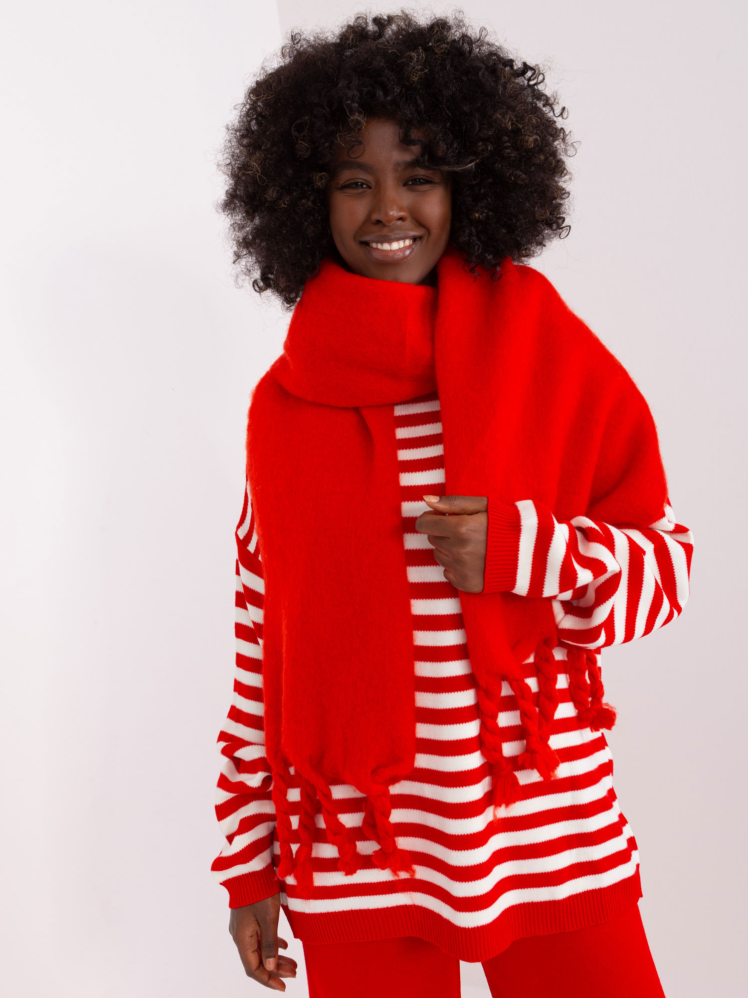 Červený šál s vrkočmi AT-SZ-2313502.47P-red Veľkosť: ONE SIZE