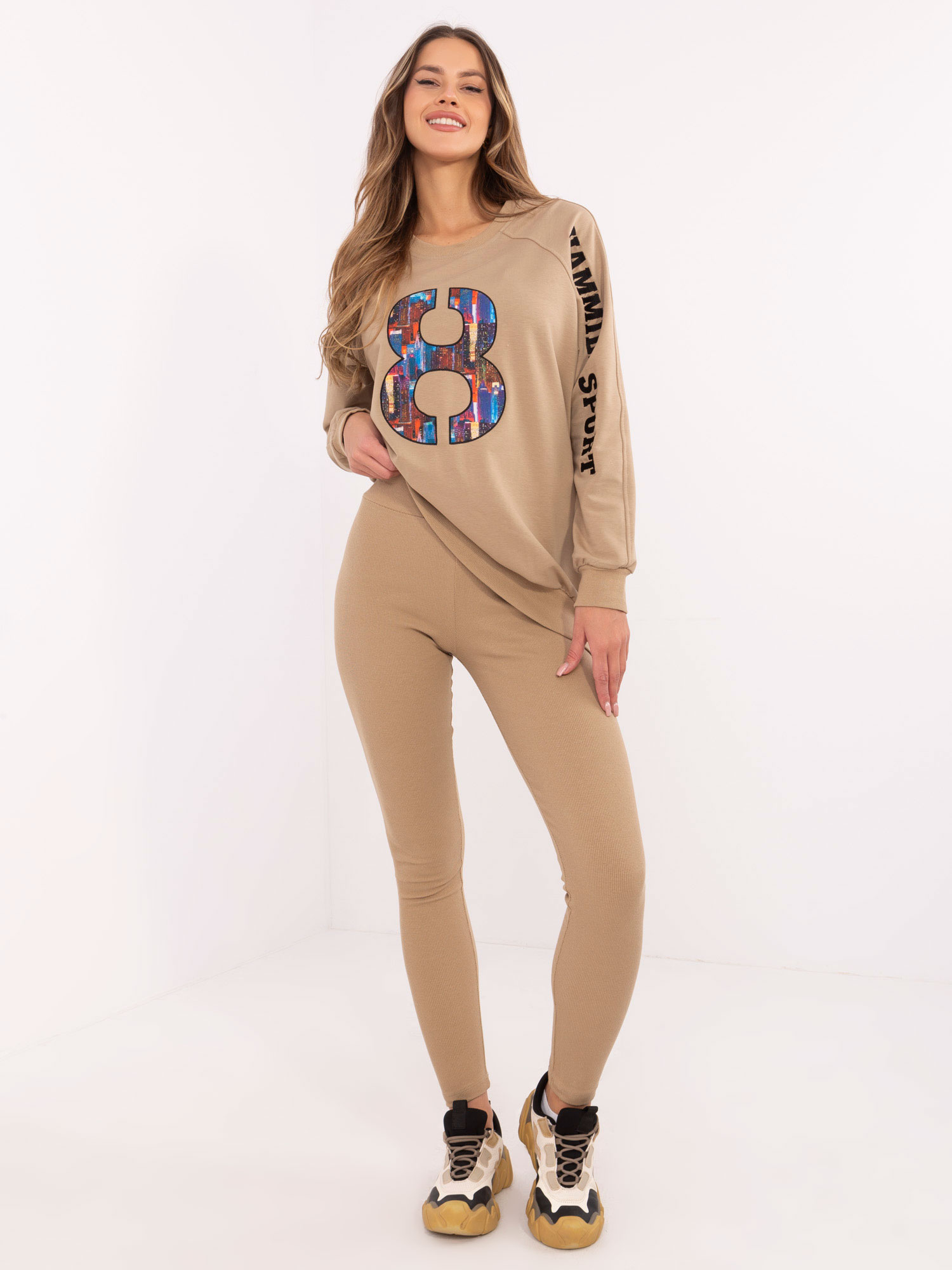 Tmavobéžová melanžová tepláková súprava s nápisom EM-KMPL-850.18P-dark beige Veľkosť: ONE SIZE