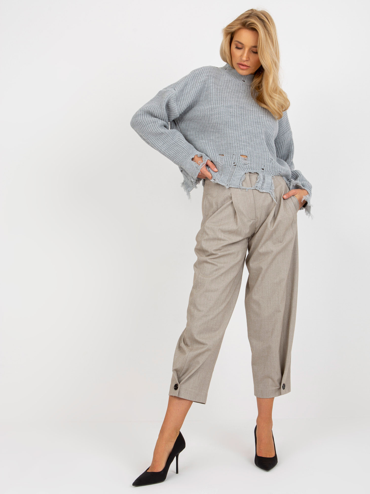Sivý asymetrický dierovaný sveter LC-SW-0373.95P-grey Veľkosť: ONE SIZE
