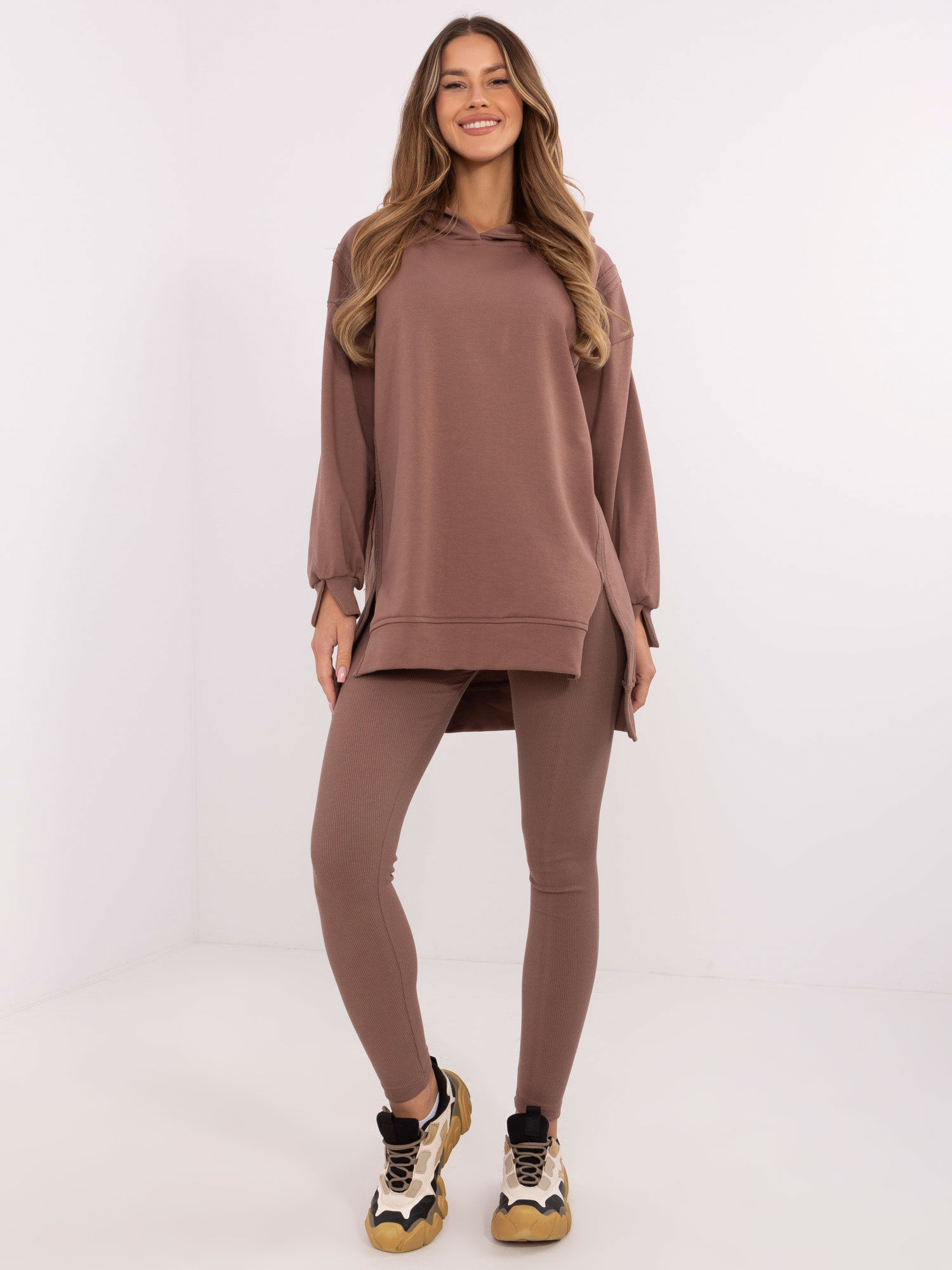 Hnedá dámska súprava s rebrovanými legínami EM-KMPL-858.05X-brown Veľkosť: ONE SIZE