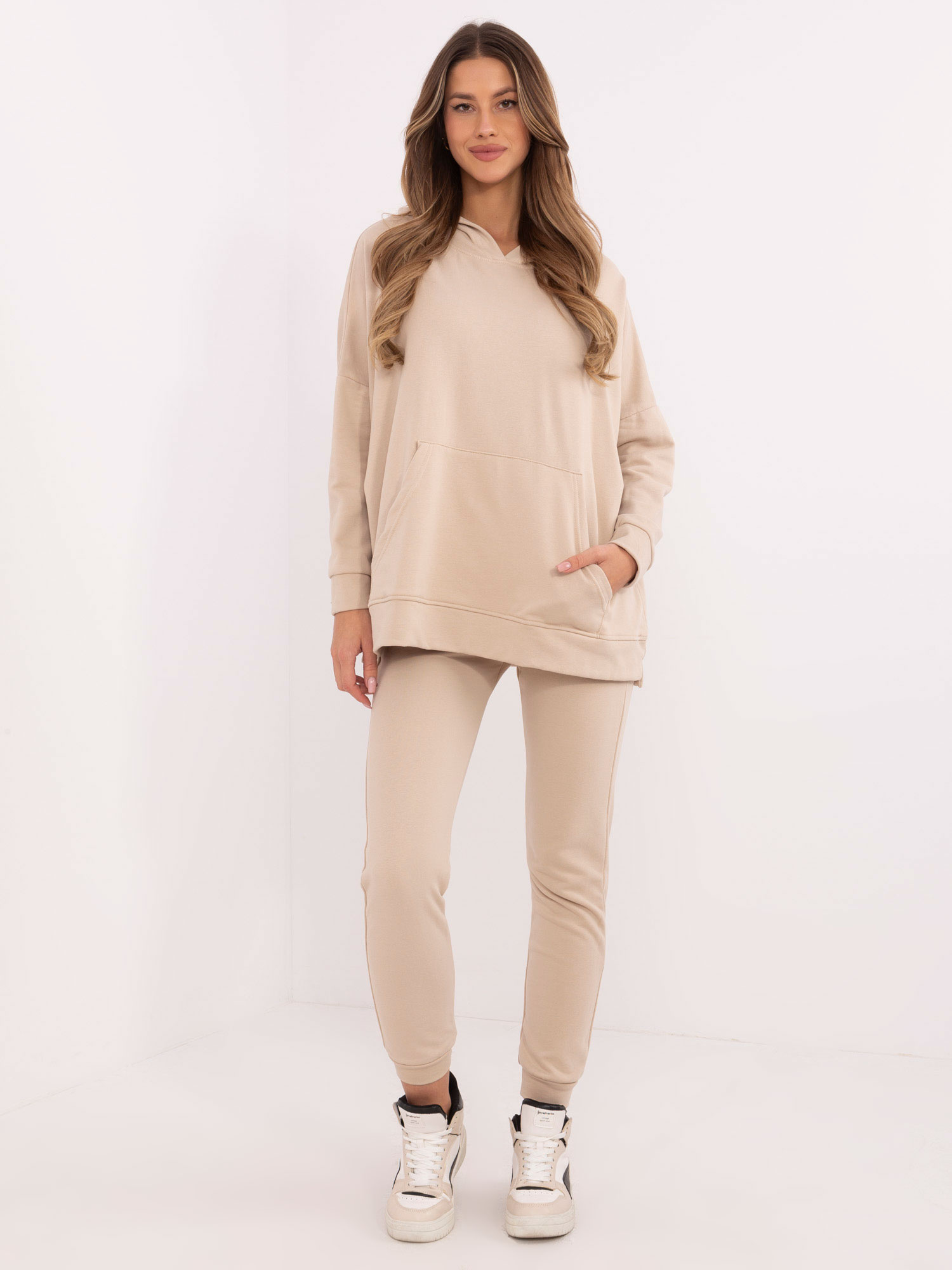 Béžová dámska tepláková súprava s oversize mikinou EM-KMPL-861.48-beige Veľkosť: ONE SIZE