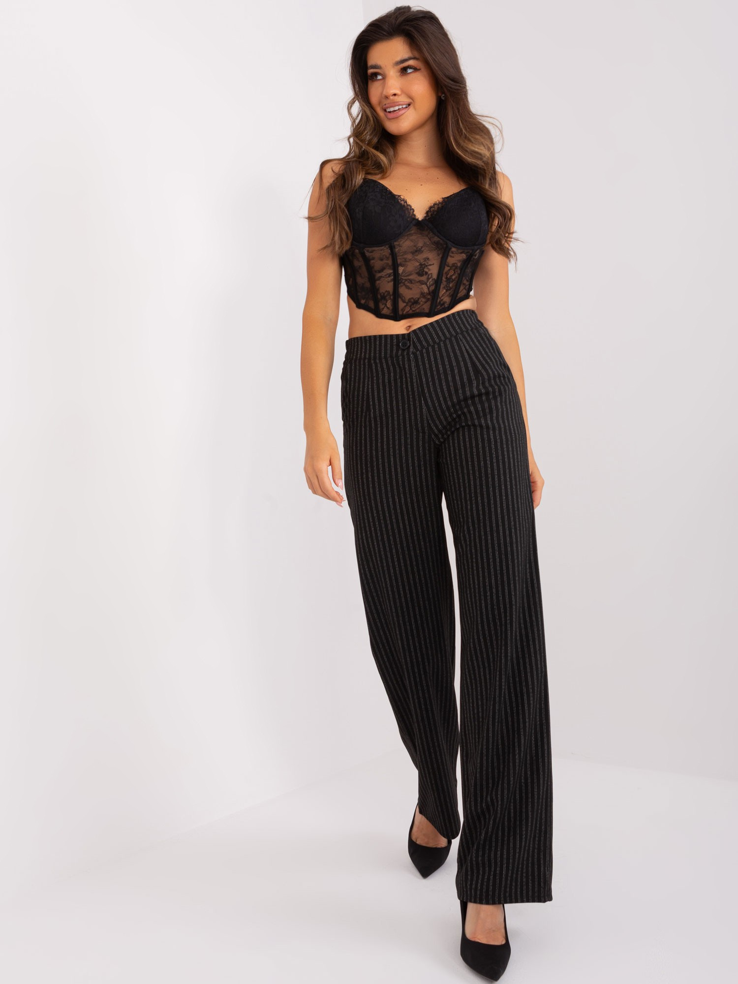 Čierne elegantné nohavice s pruhom LK-SP-509114.45-black Veľkosť: 36
