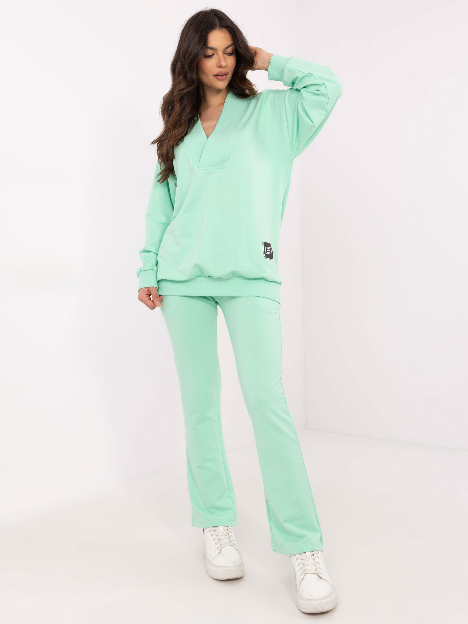 Mint dámska tepláková súprava s výstrihom do V EM-KMPL-846.97-mint Veľkosť: ONE SIZE