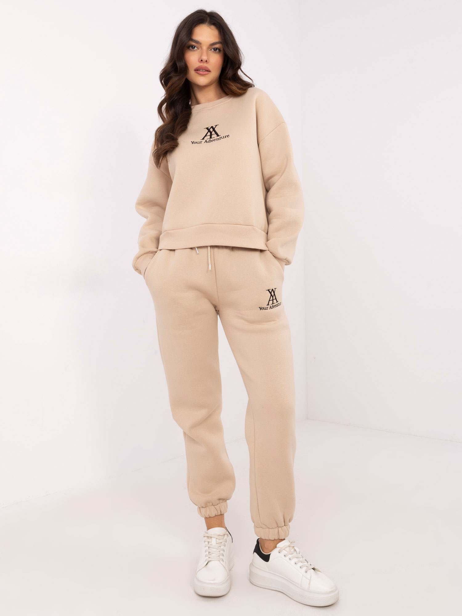 Béžová dámska zateplená tepláková súprava s nápismi EM-KMPL-871.71-beige Veľkosť: ONE SIZE