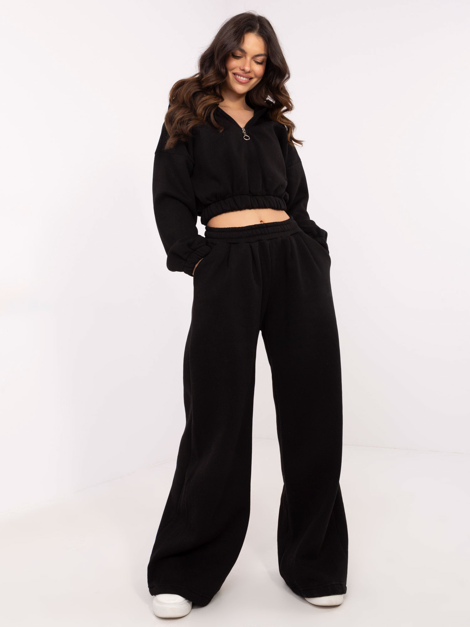 Čierna dámska tepláková súprava s crop mikinou EM-KMPL-865.08P-black Veľkosť: ONE SIZE
