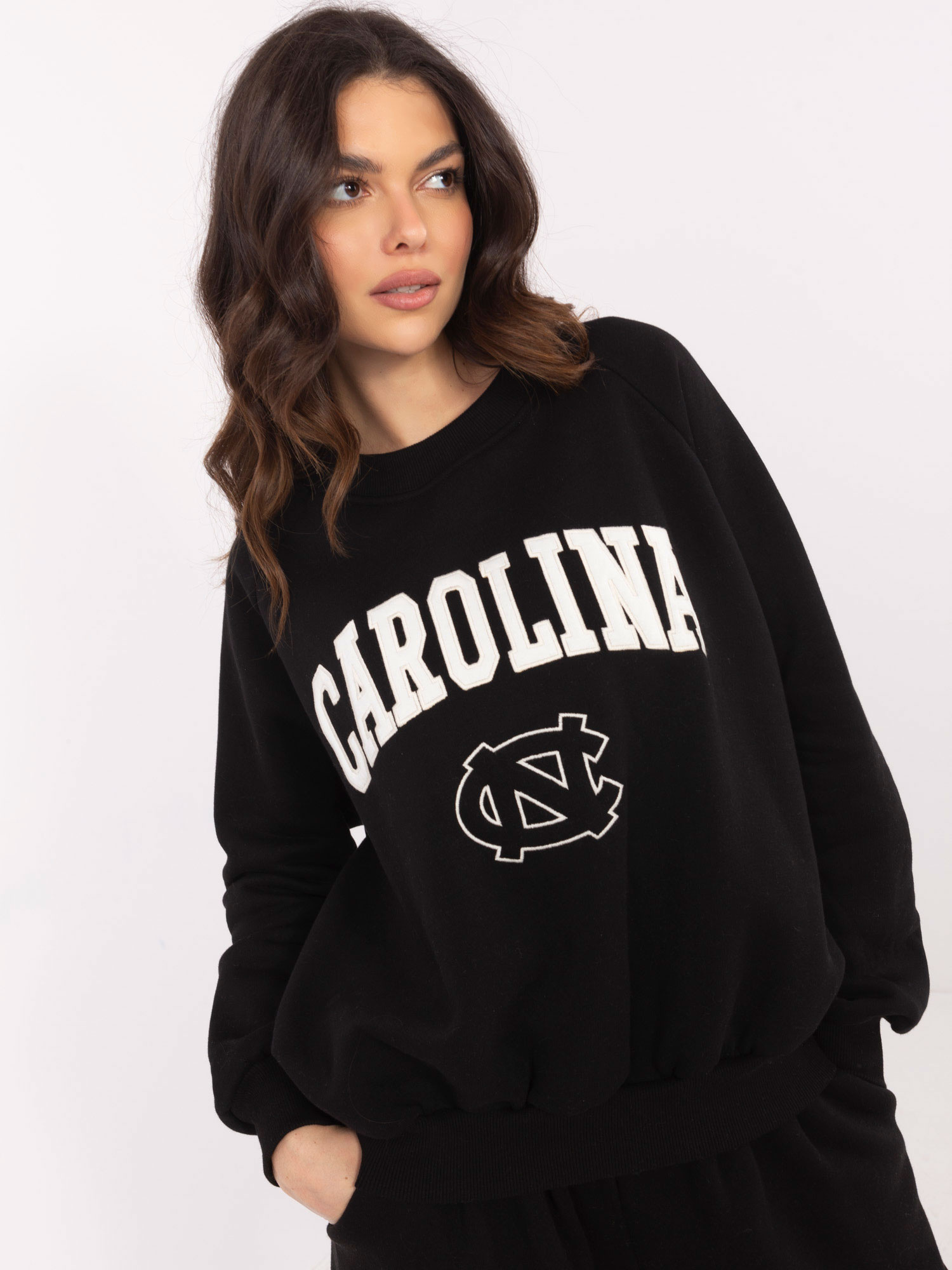 Čierna dámska oversize mikina bez kapucne EM-BL-857-1.92P-black Veľkosť: ONE SIZE
