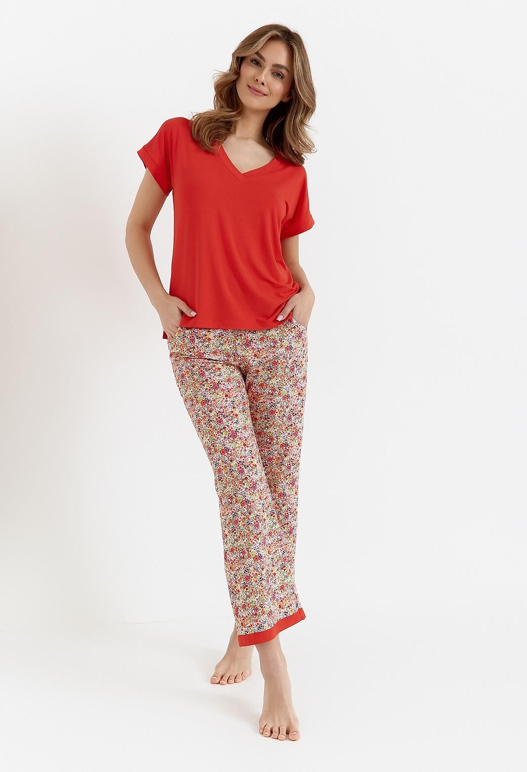 Červené dámske dlhé pyžamo s kvetovanými nohavicami Cana 453 Kr/r S-XL Bambus Veľkosť: XL, Barva: Červená