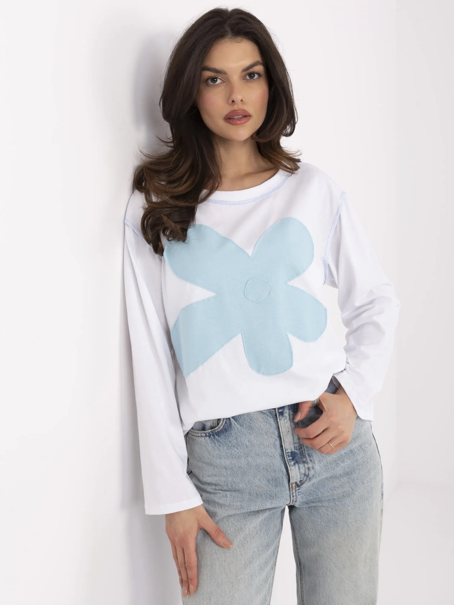 Biela bavlnená blúzka so vzorom kvetiny MI-BZ-M6169.03-white-light blue Veľkosť: ONE SIZE