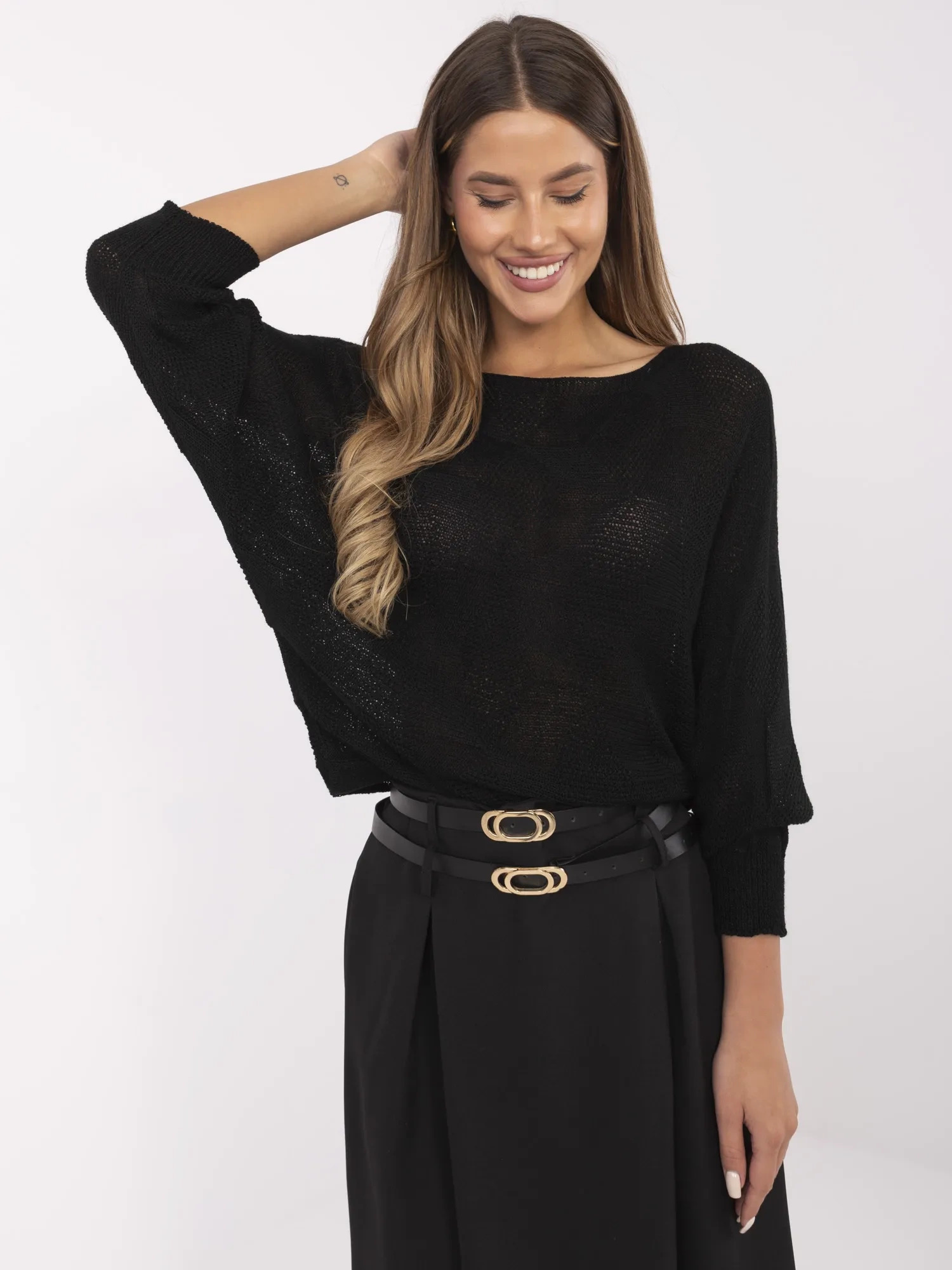 Čierny dásmky oversized sveter s mašľou na chrbte MI-SW-2504.69-black Veľkosť: ONE SIZE