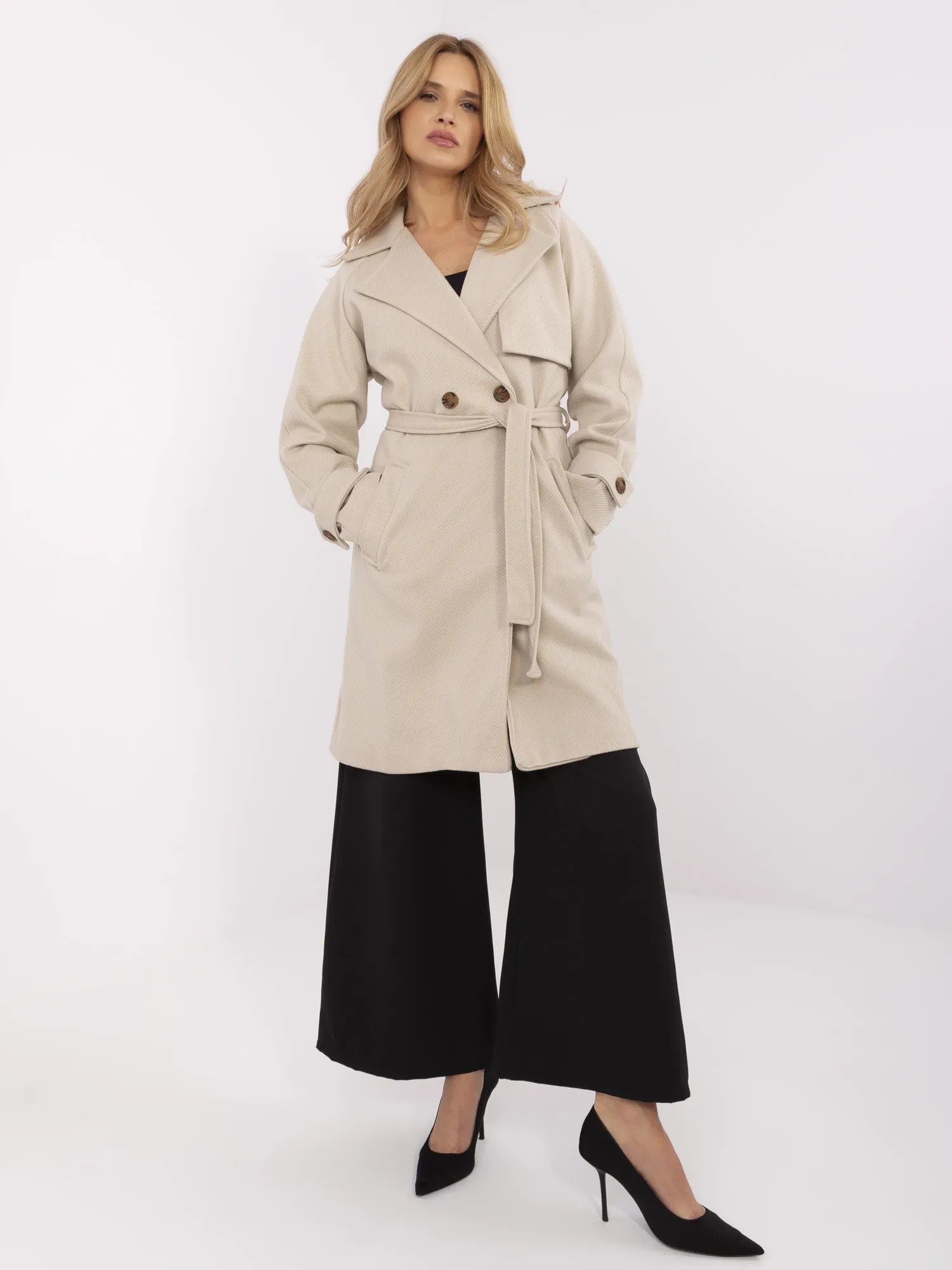 Béžový dámsky dvojradový kabát so zaväzovaním v páse TW-PL-BI-2309.86-beige Veľkosť: S