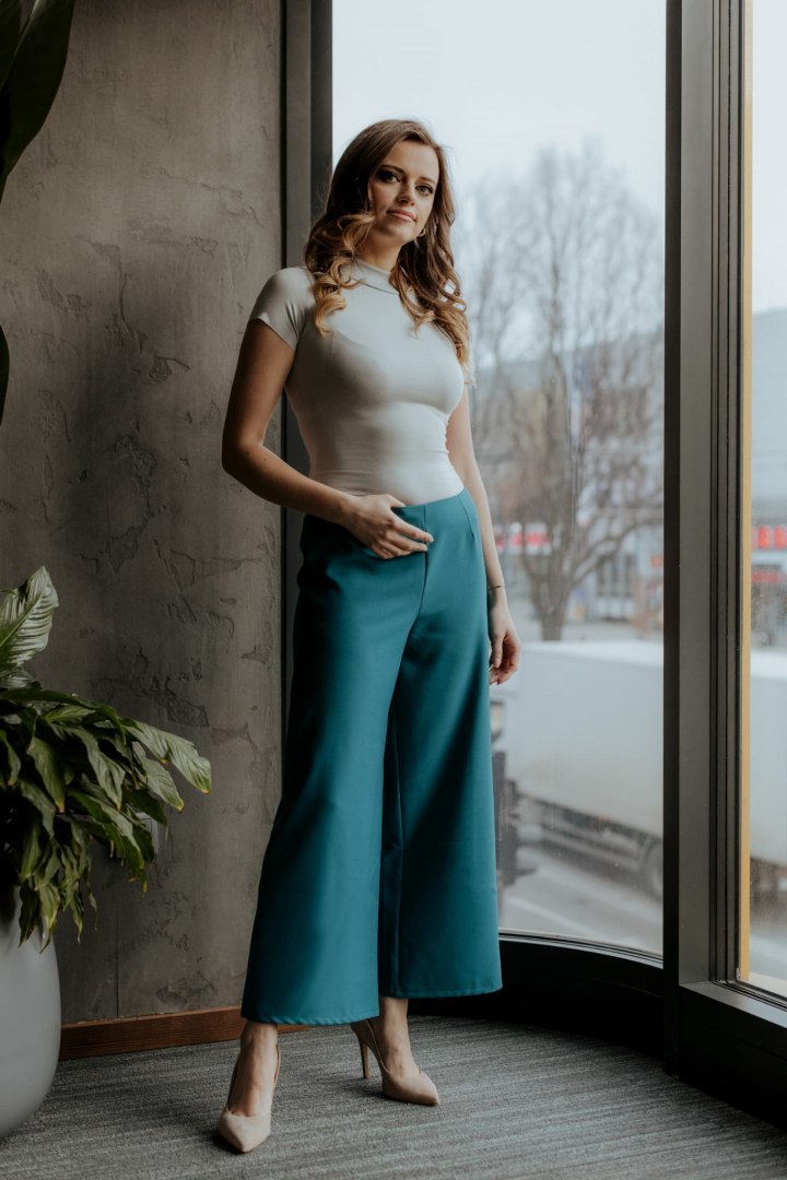 Smaragdové elegantné dámske široké nohavice T375 - dark green Rozmiar: S