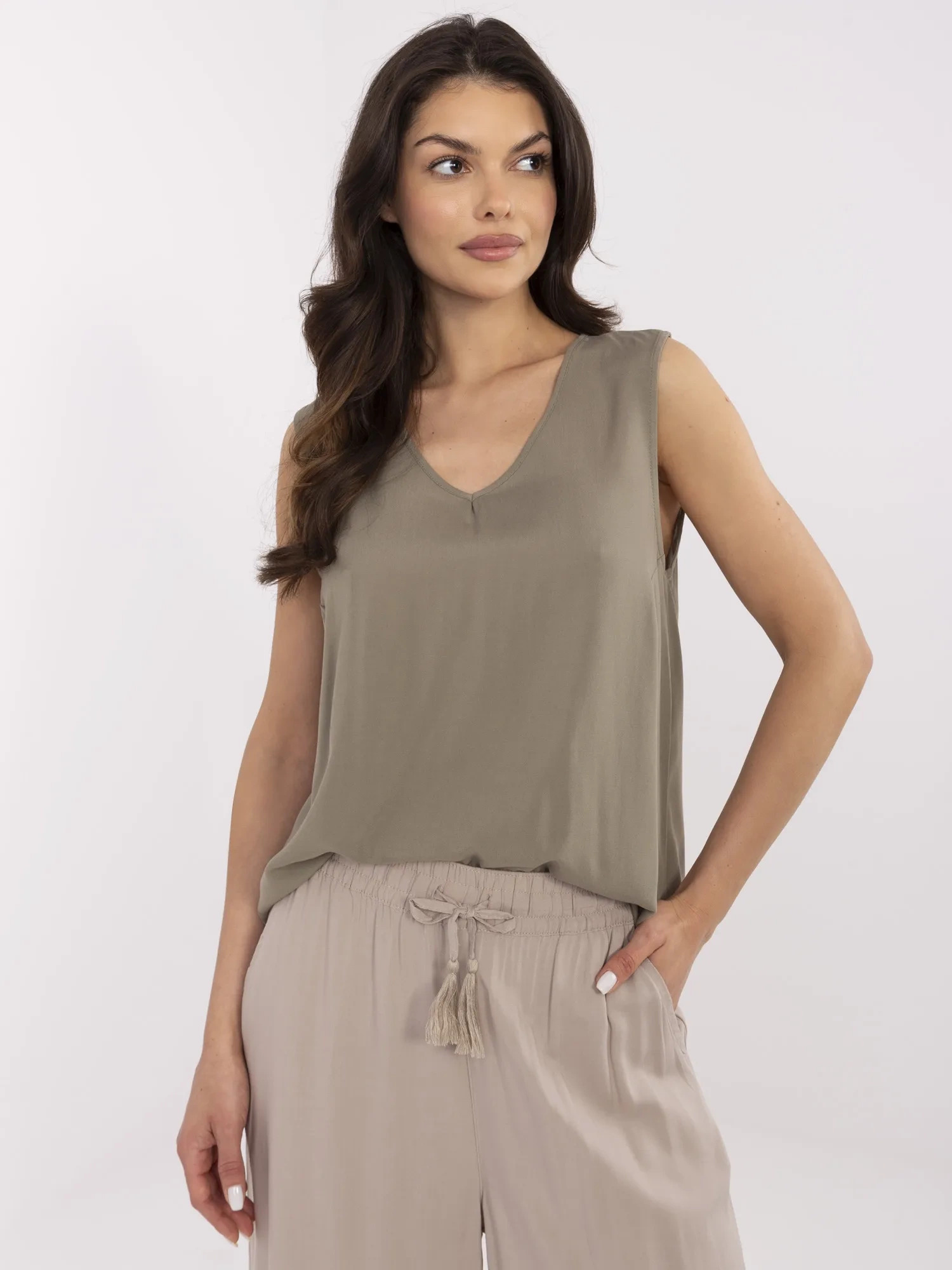 Khaki dámska voľná viskózová blúzka bez rukávov D73761M11218A-khaki Veľkosť: XL