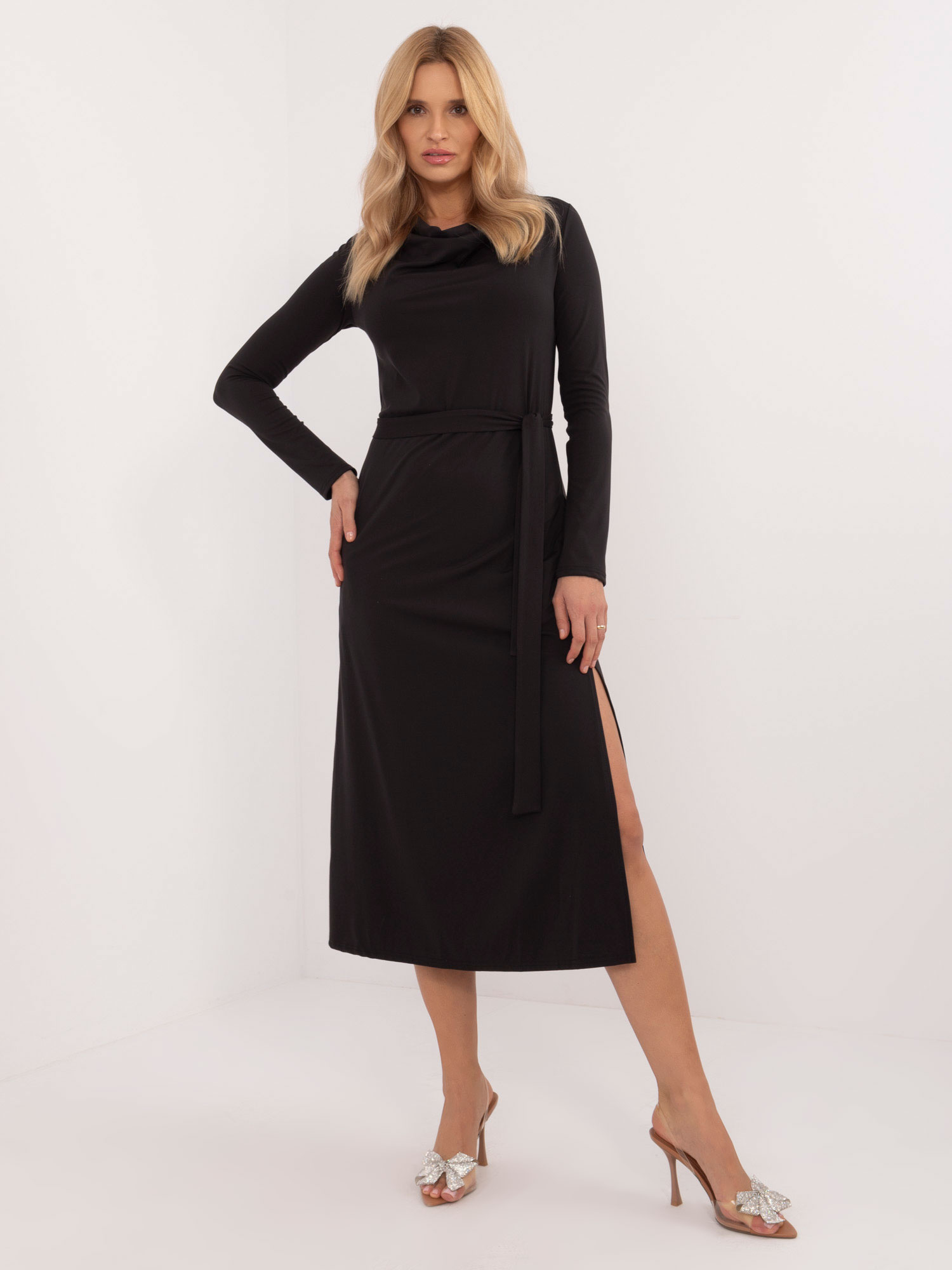 Čierne dámske šaty s dlhým rukávom a rozparkom LK-SK-509792.21P-black Veľkosť: L/XL