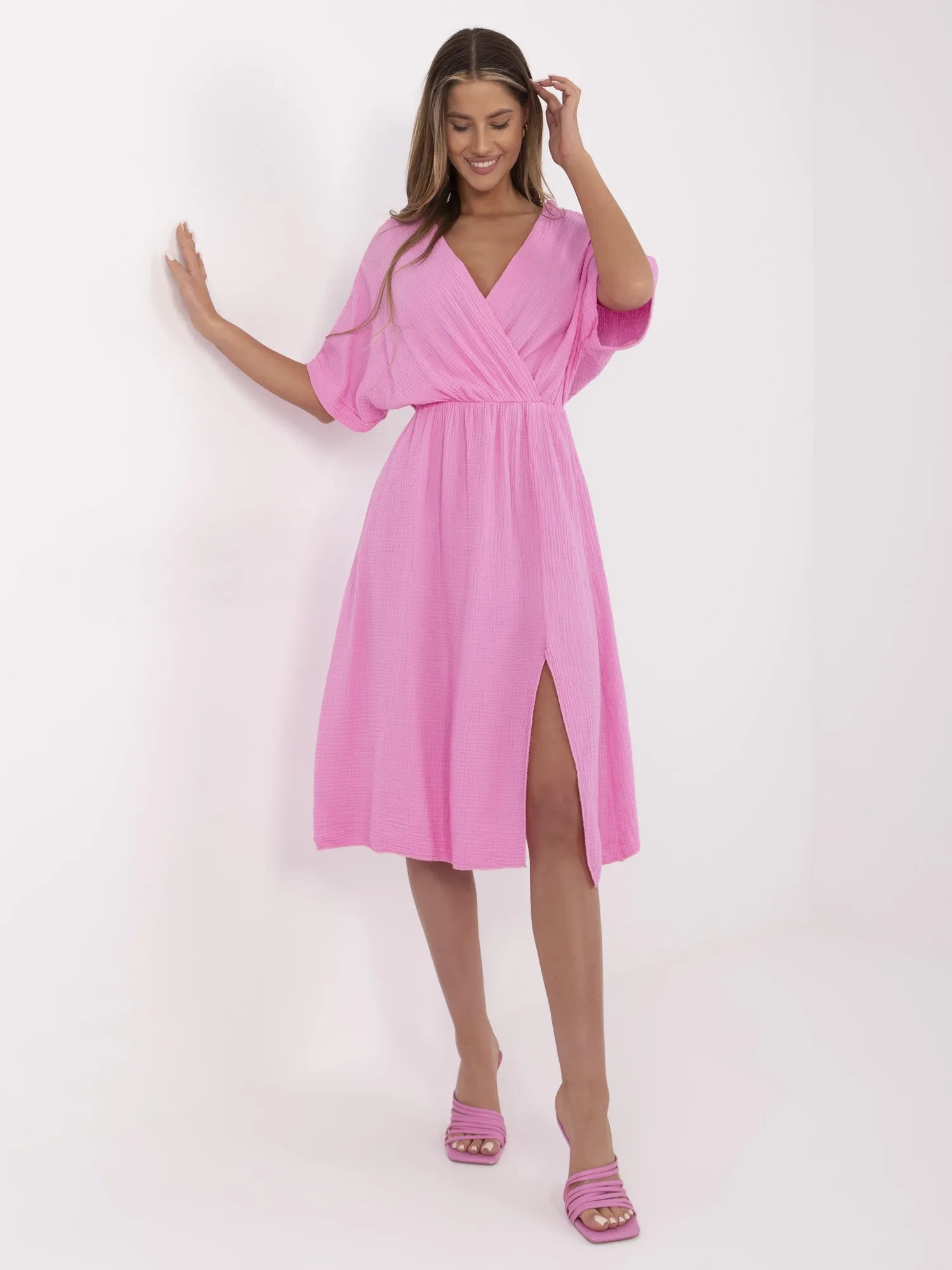 Ružové dámske mušelínové šaty s krátkym rukávom MI-SK-121008.84-pink Veľkosť: ONE SIZE