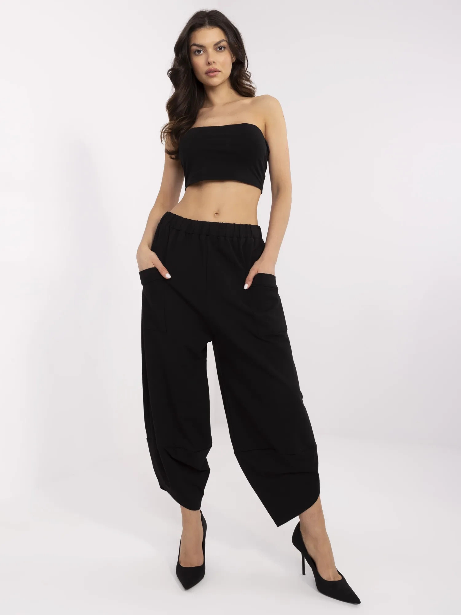 Čierne dámske nohavice s vreckami RV-DR-9719.86-black Veľkosť: L/XL