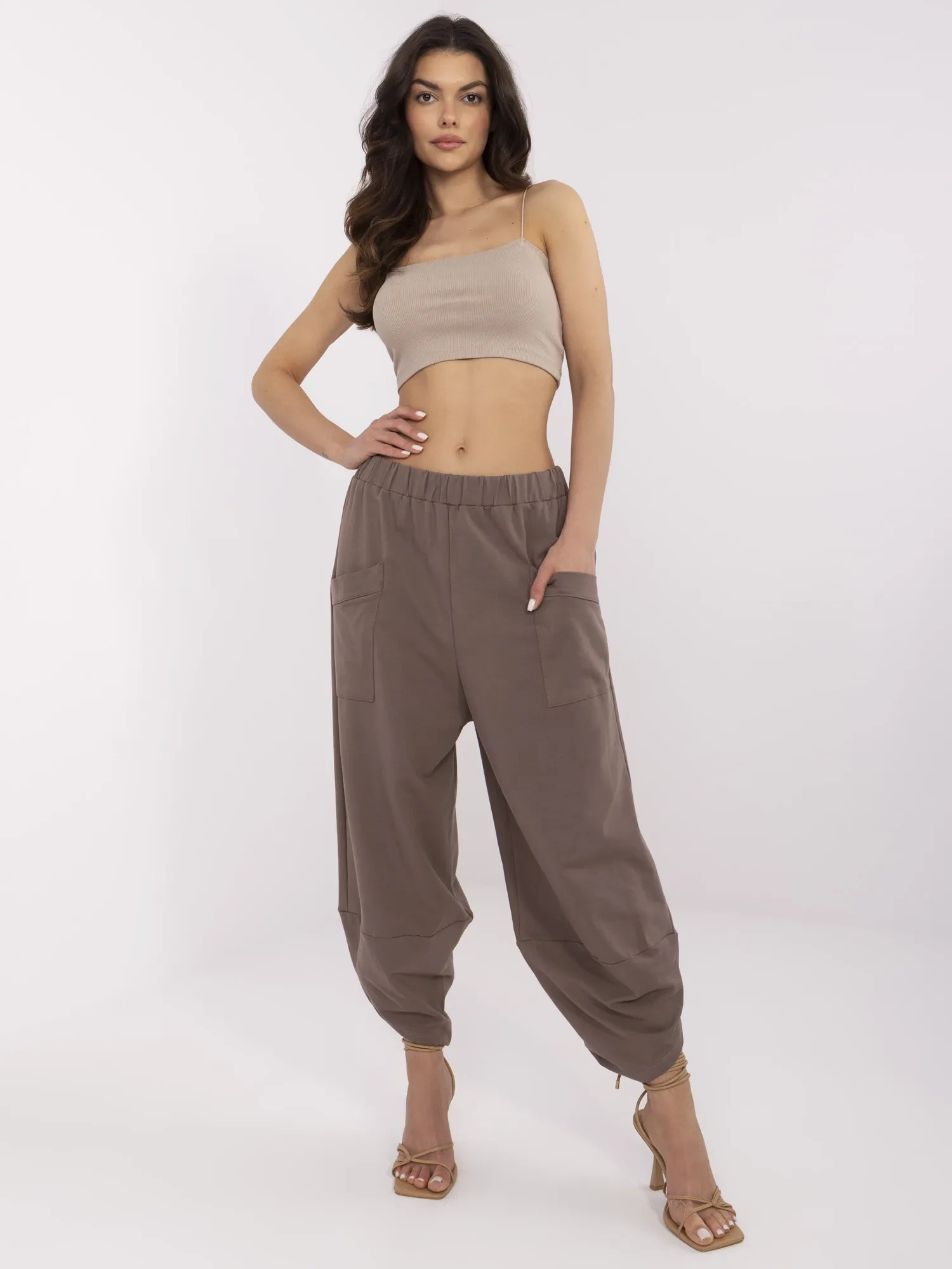 Hnedé dámske nohavice s vreckami RV-DR-9719.86-BROWN Veľkosť: L/XL