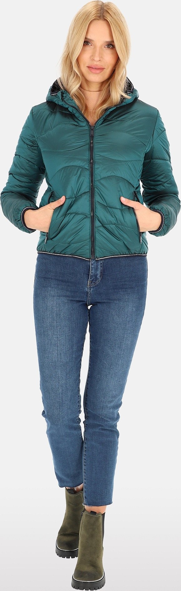 Smaragdová dámska krátka prechodová bunda s prešívaním BLH 91C0022 F - Emerald Veľkosť: S