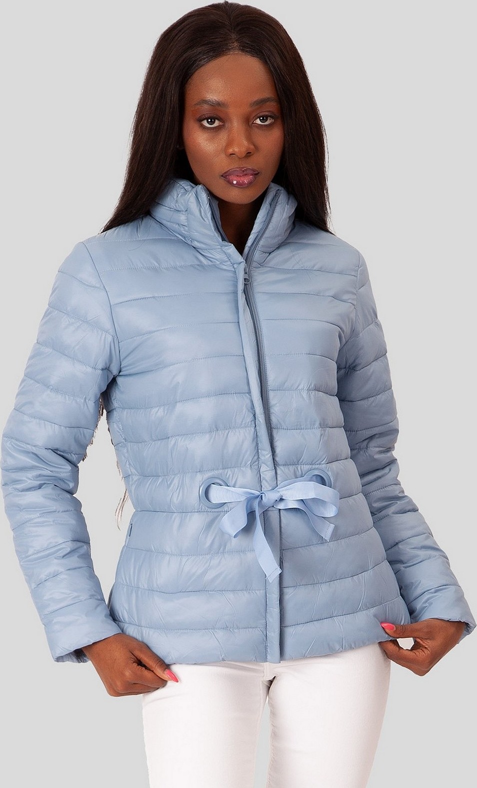 Svetlomodrá dámska prešívaná bunda so stužkou v páse BLE 202000 F - Light blue Veľkosť: S