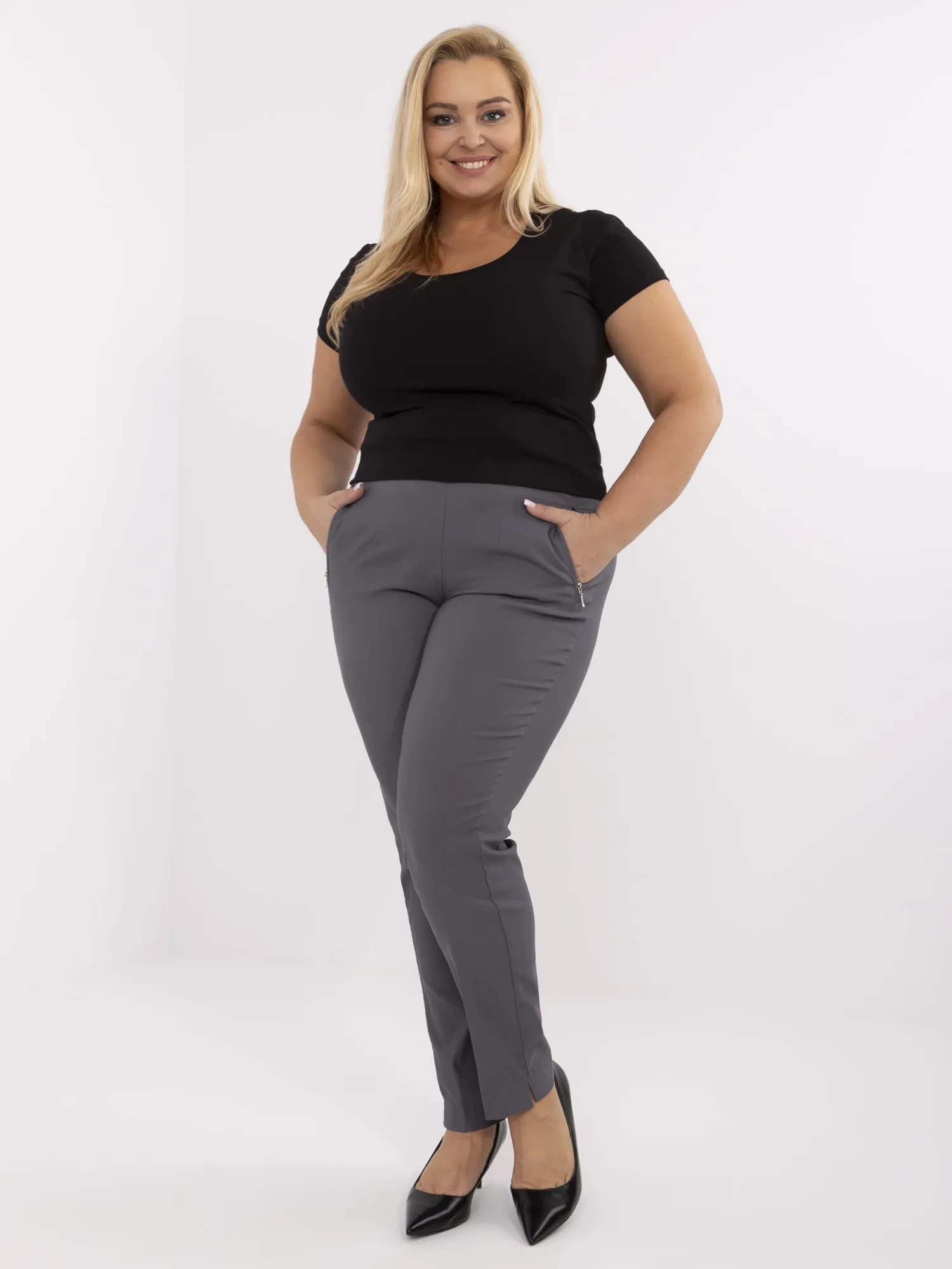 Tmavosivé dámske elegantné nohavice s vreckami AT-SP-049.12-dark grey Veľkosť: 46
