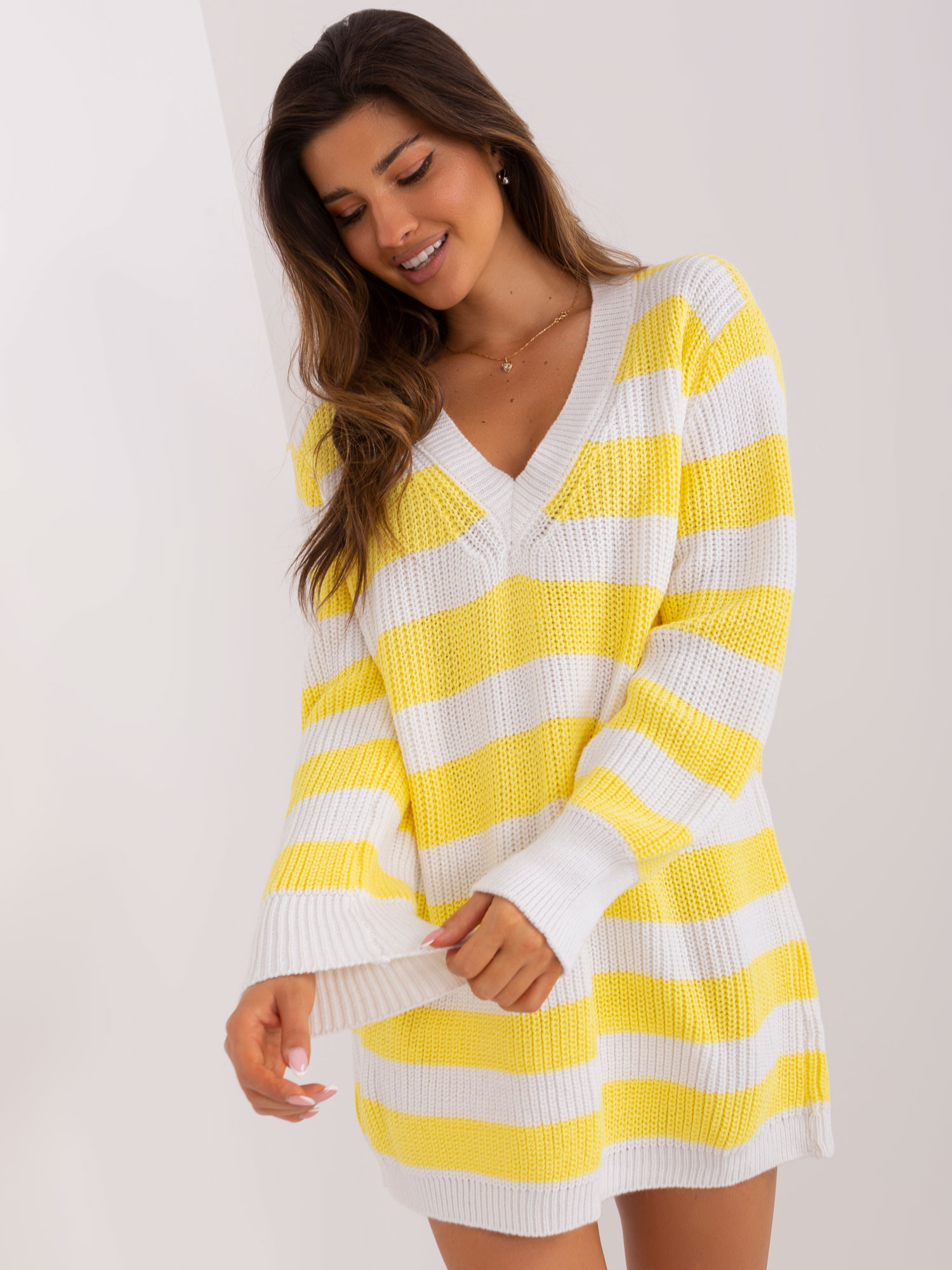 Bielo-žlté pruhované svetrové šaty BA-SW-8030.58P-yellow Veľkosť: ONE SIZE