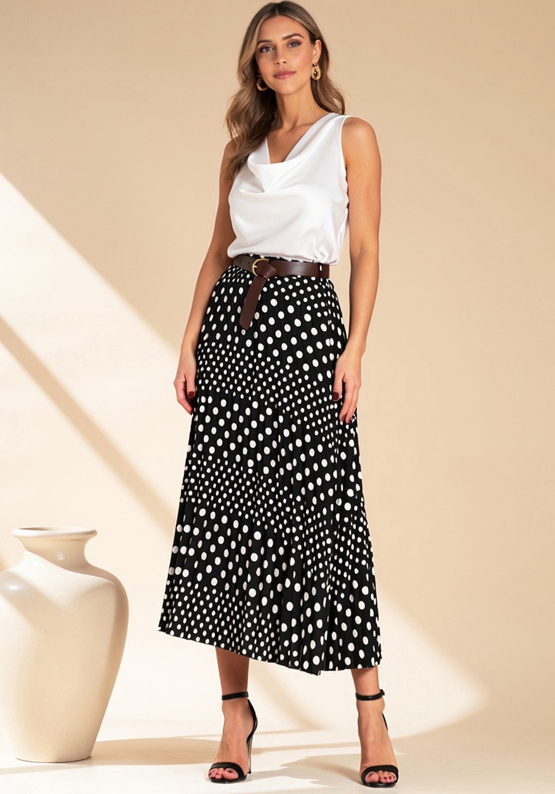 Čierna dámska plisovaná midi sukňa s bodkami M1155 Black Veľkosť: S/M