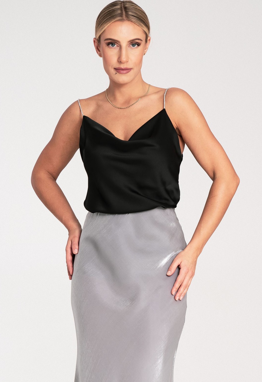 Čierny dámsky top s lesklými ramienkami M1099 Black Veľkosť: S/M