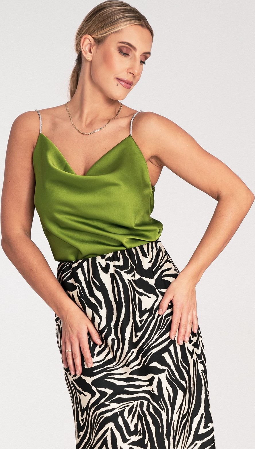 Zelený dámsky top s lesklými ramienkami M1099 Green Veľkosť: S/M