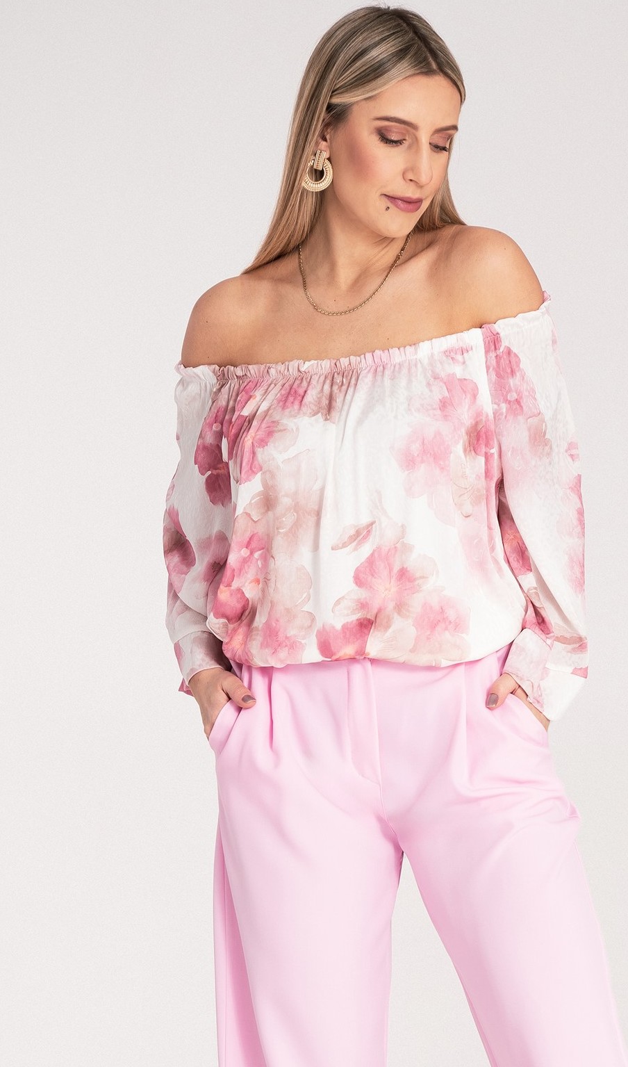 Bielo-ružová dámska španielska blúzka so širokým výstrihom M1142 Pink Veľkosť: S/M