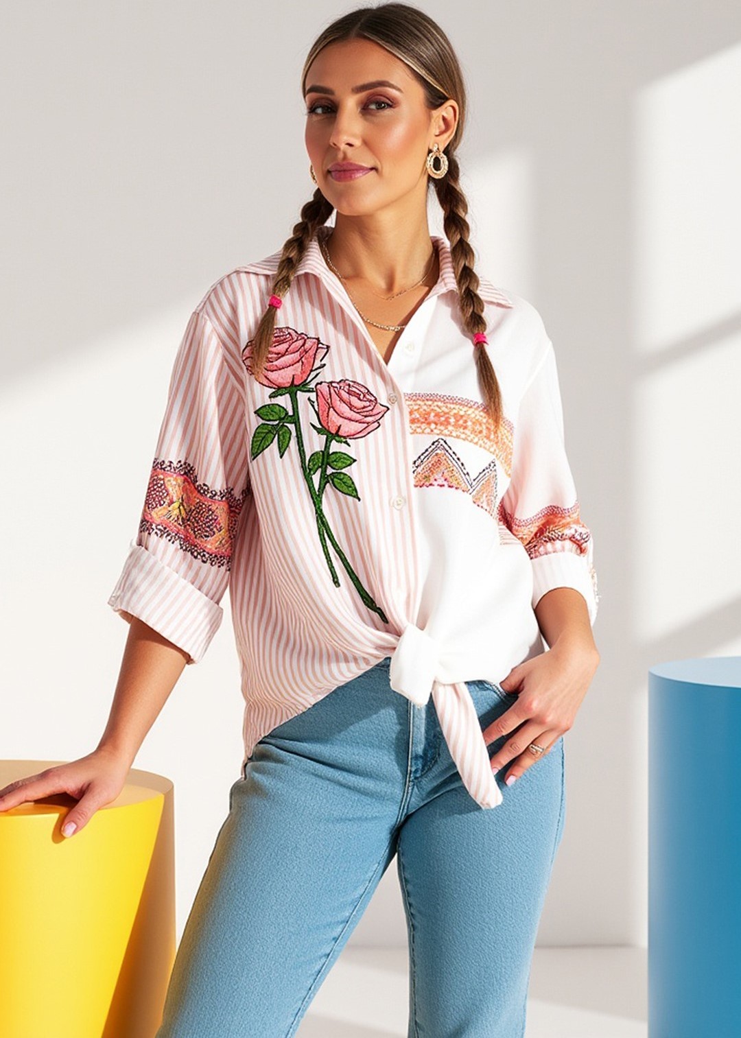 Béžovo-biela dámska košeľa s asymetrickým vzorom M1120 Beige Veľkosť: S/M