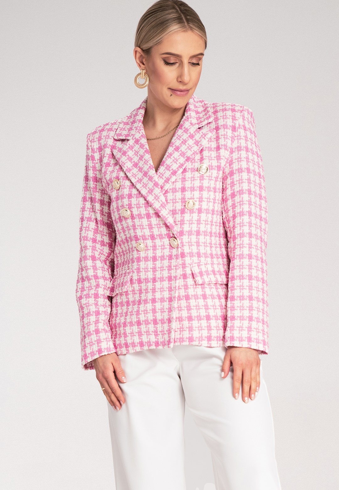 Ružový dámsky blejzer z elegantnej žakárovej látky M1130 Pink Veľkosť: S/M