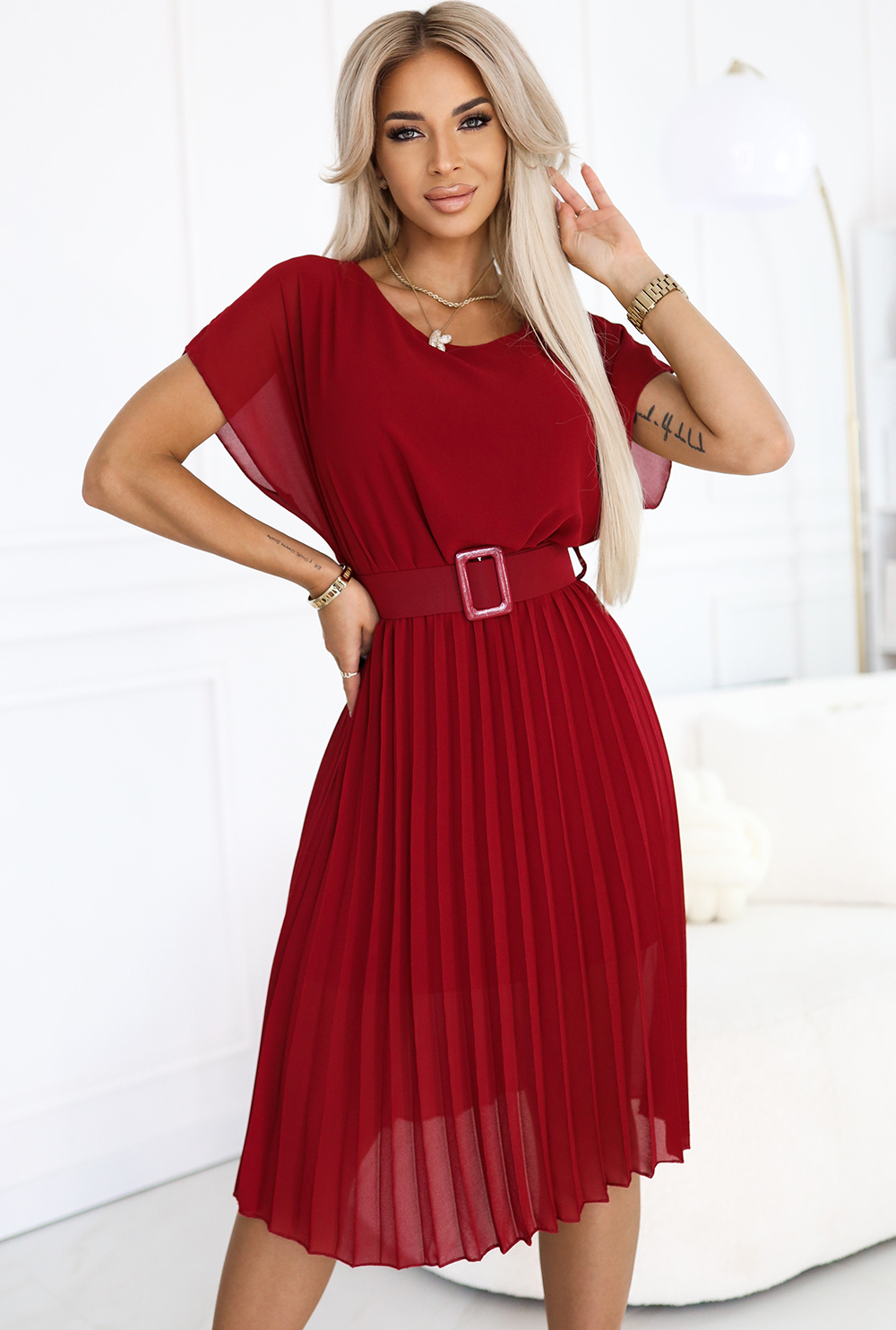 Plisované vínové midi šaty so širokým pásikom JULIA 465-5 Veľkosť: ONE SIZE