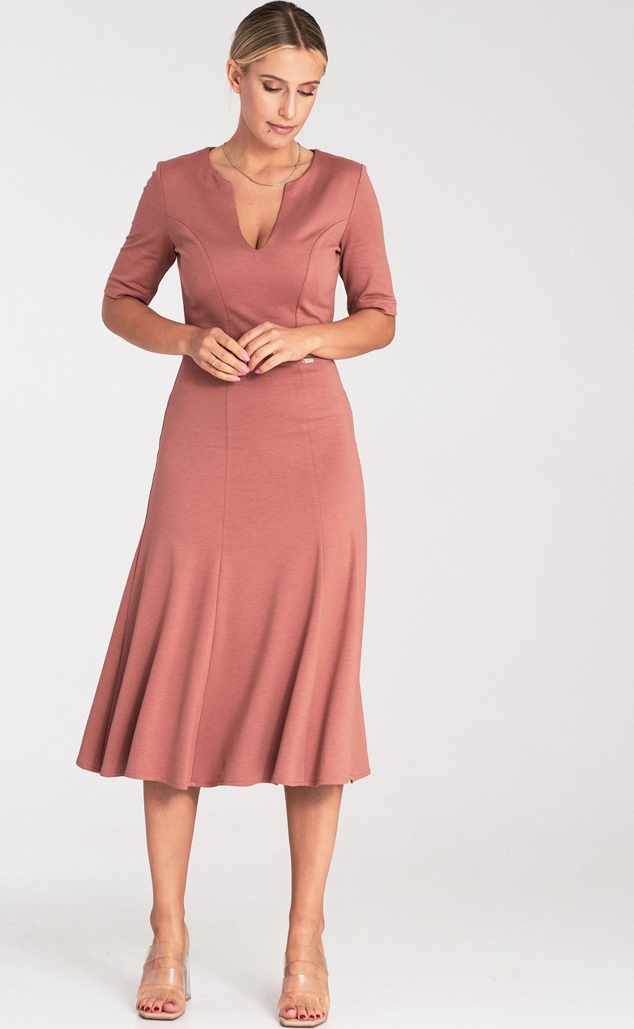 Hnedé koktejlové midi šaty M1033 Brown Veľkosť: M