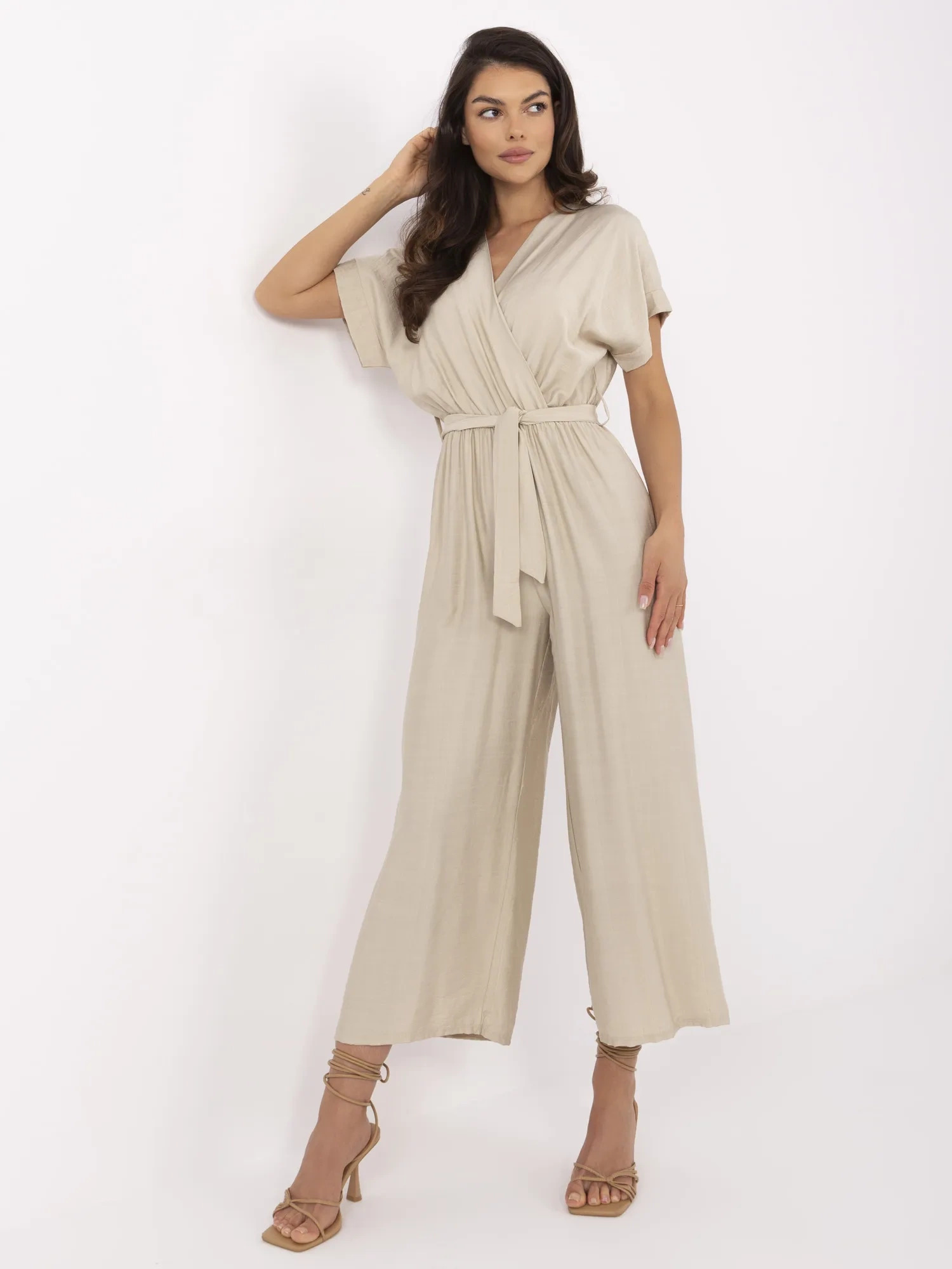 Béžový dámsky overal s obálkovým výstrihom DHJ-KO-19077.69-beige Veľkosť: ONE SIZE