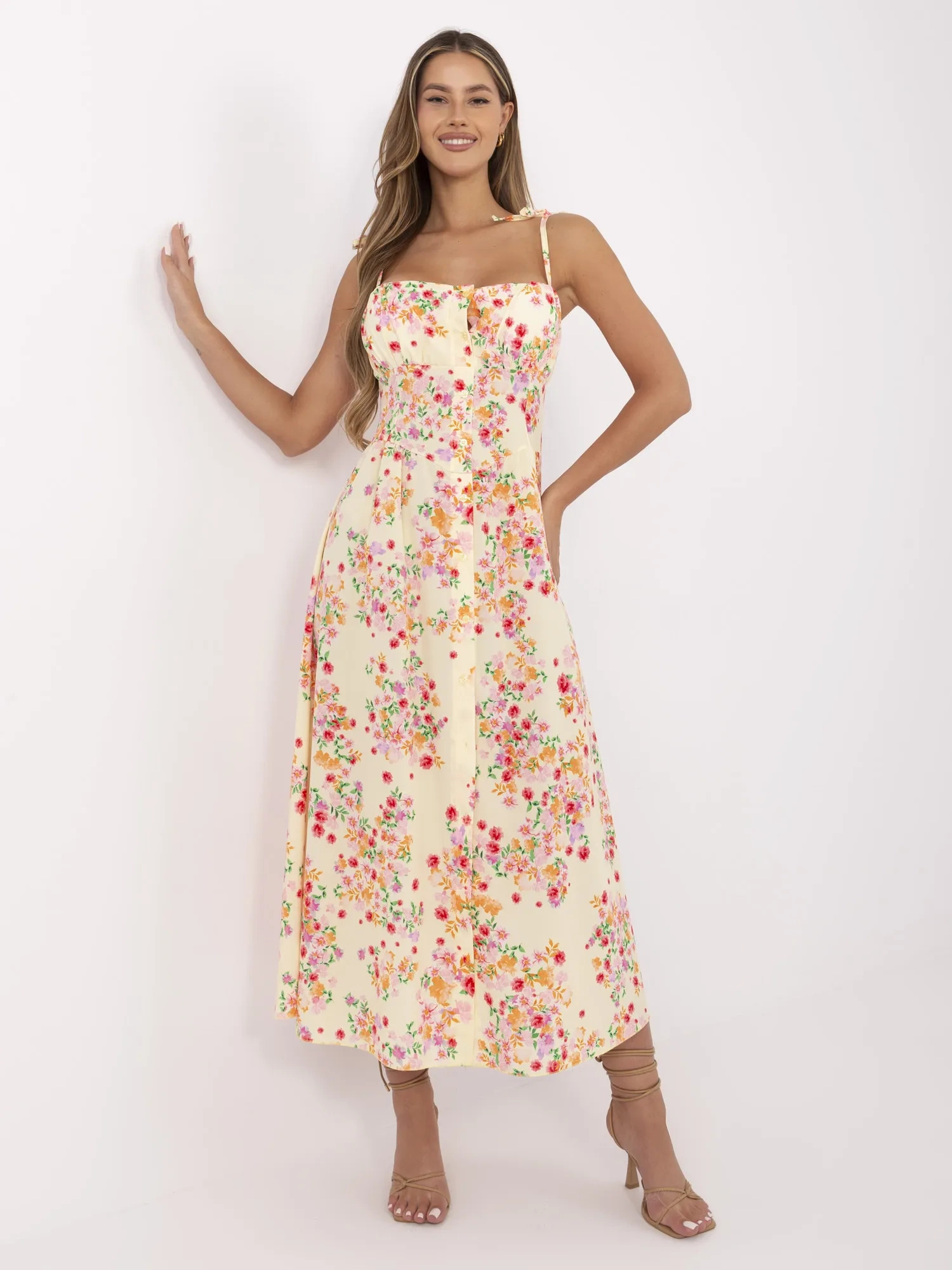 Svetložlté dámske letné kvetinové šaty s rozparkom MI-SK-23817-1.88-light yellow Veľkosť: ONE SIZE