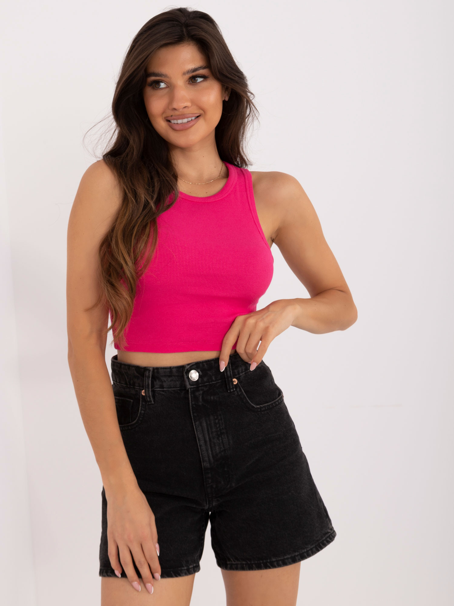 Tmavě růžový dámský žebrovaný crop top s kulatým výstřihem FN-TP-4629.20-dark pink Veľkosť: ONE SIZE