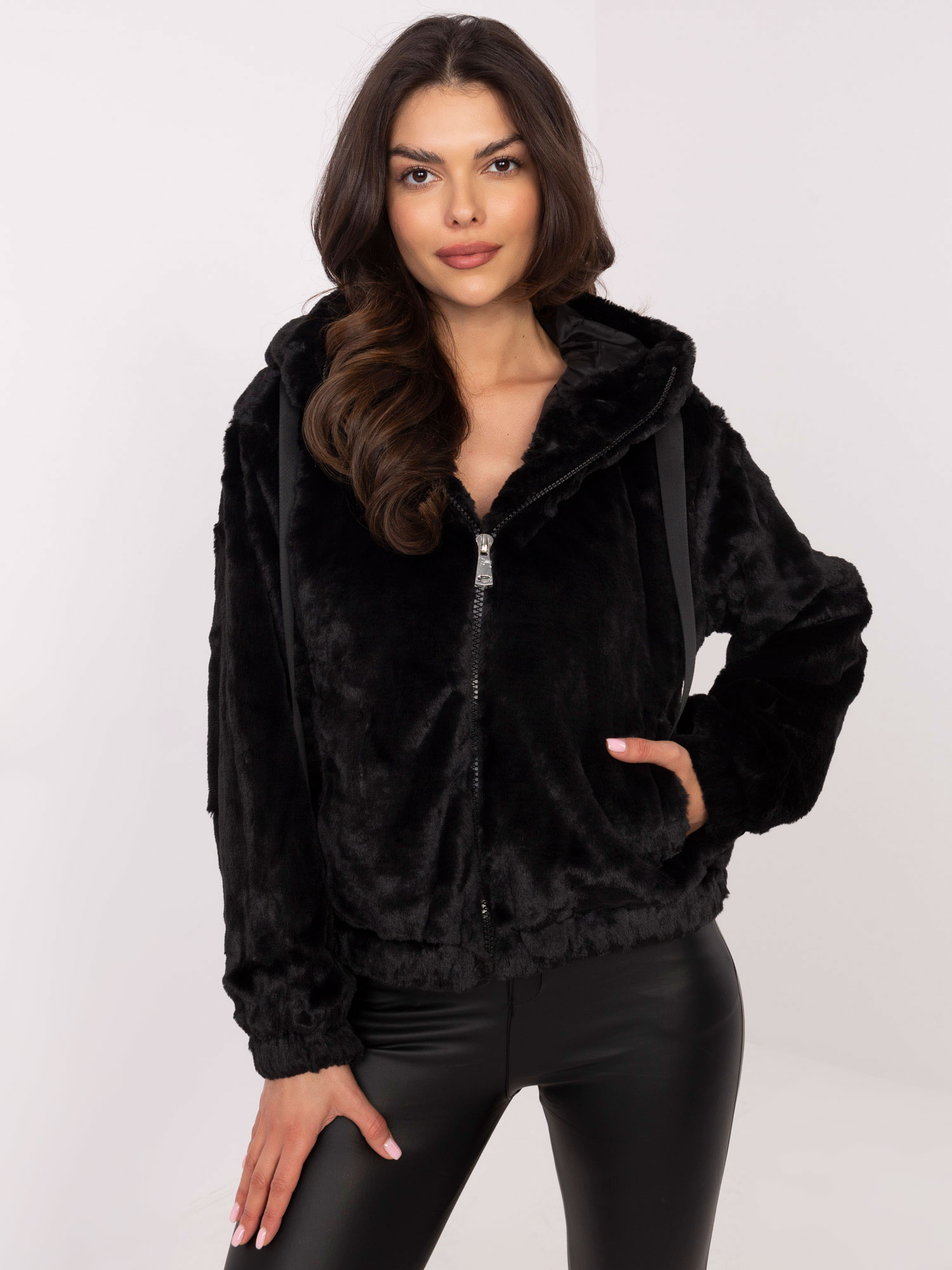 Čierna dámska kožúšková bunda NM-KR-TR8566.22X-black Veľkosť: S/M