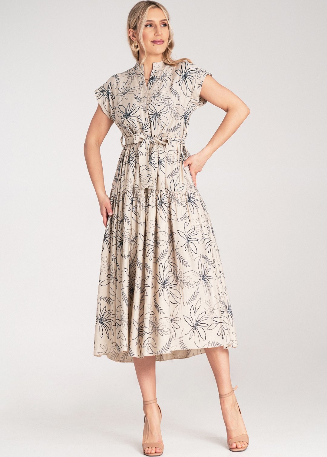 Smotanové dámske kvetované šaty s viskózou M1180 Beige Veľkosť: ONE SIZE